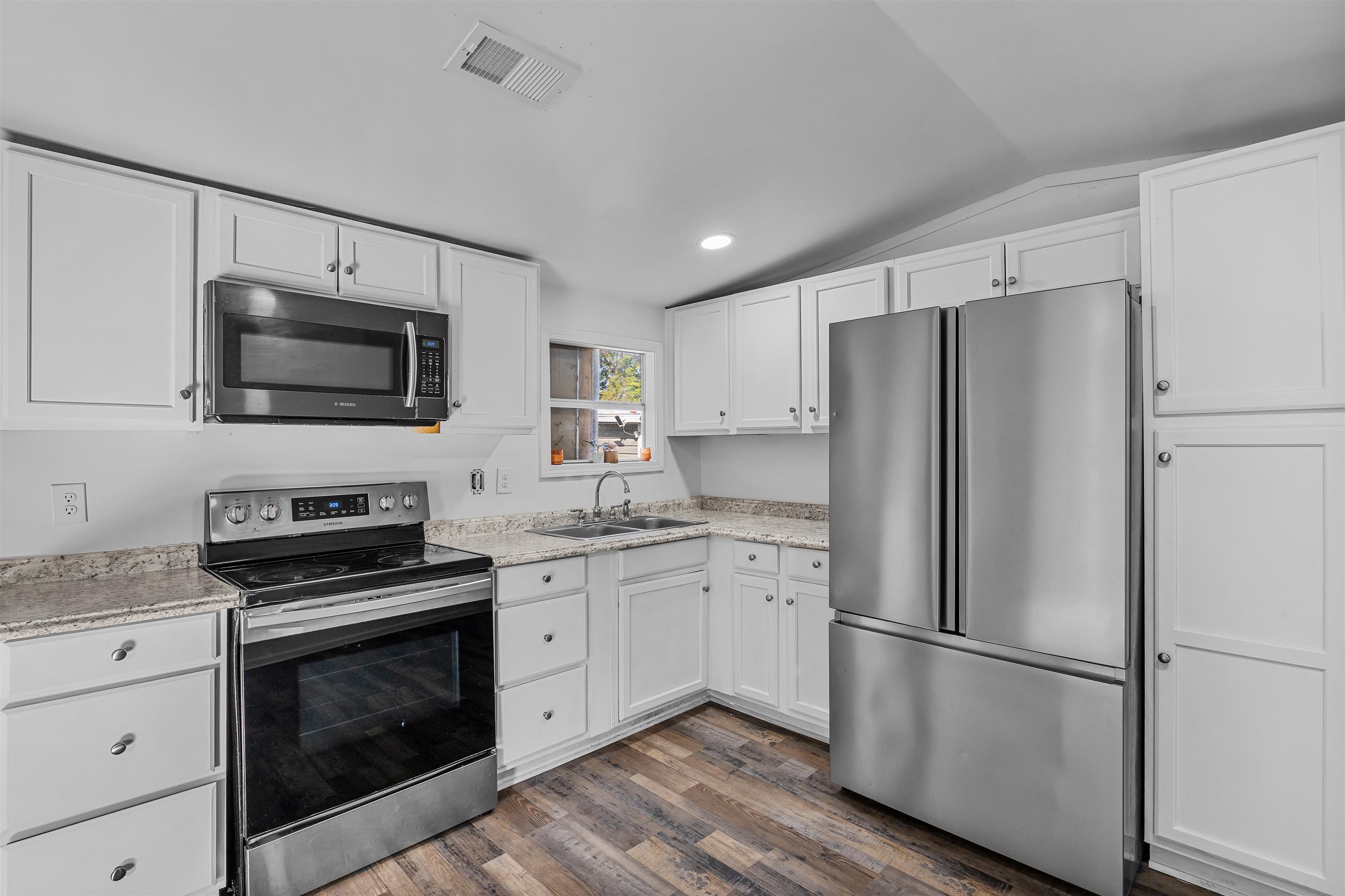 100 Romell Rd. Property Photo 3