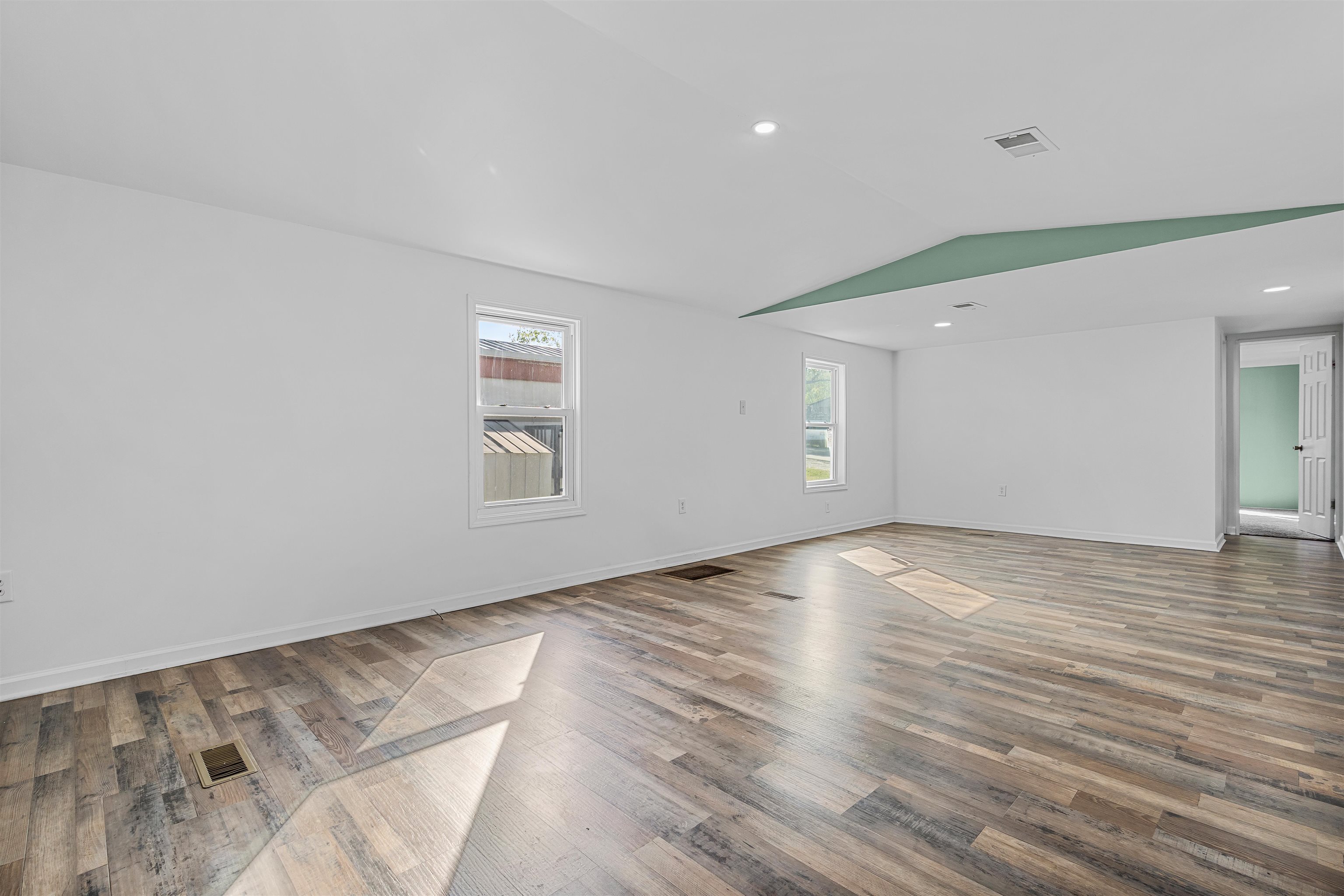 100 Romell Rd. Property Photo 9