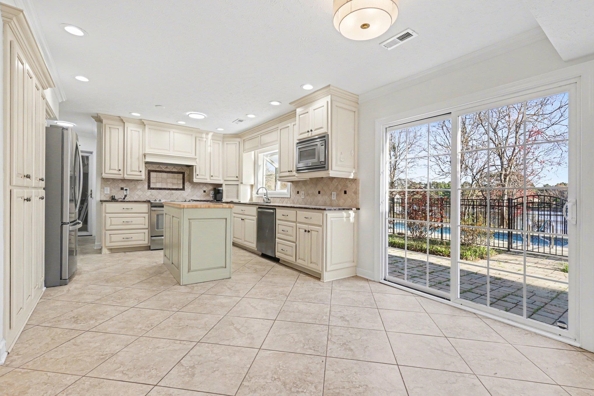 1930 Kate Ln. Property Photo 10