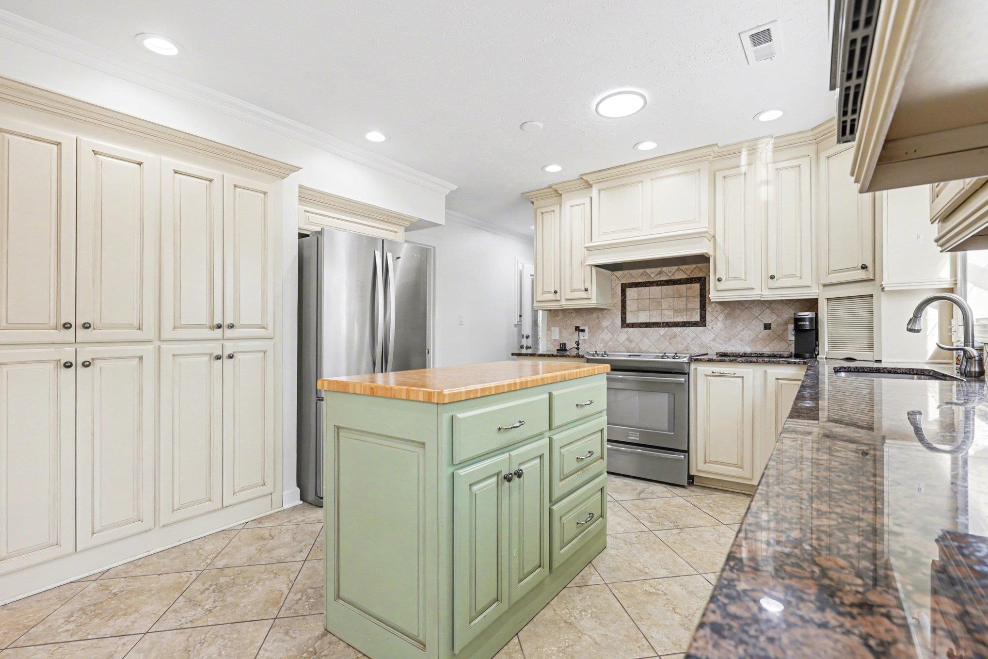 1930 Kate Ln. Property Photo 12