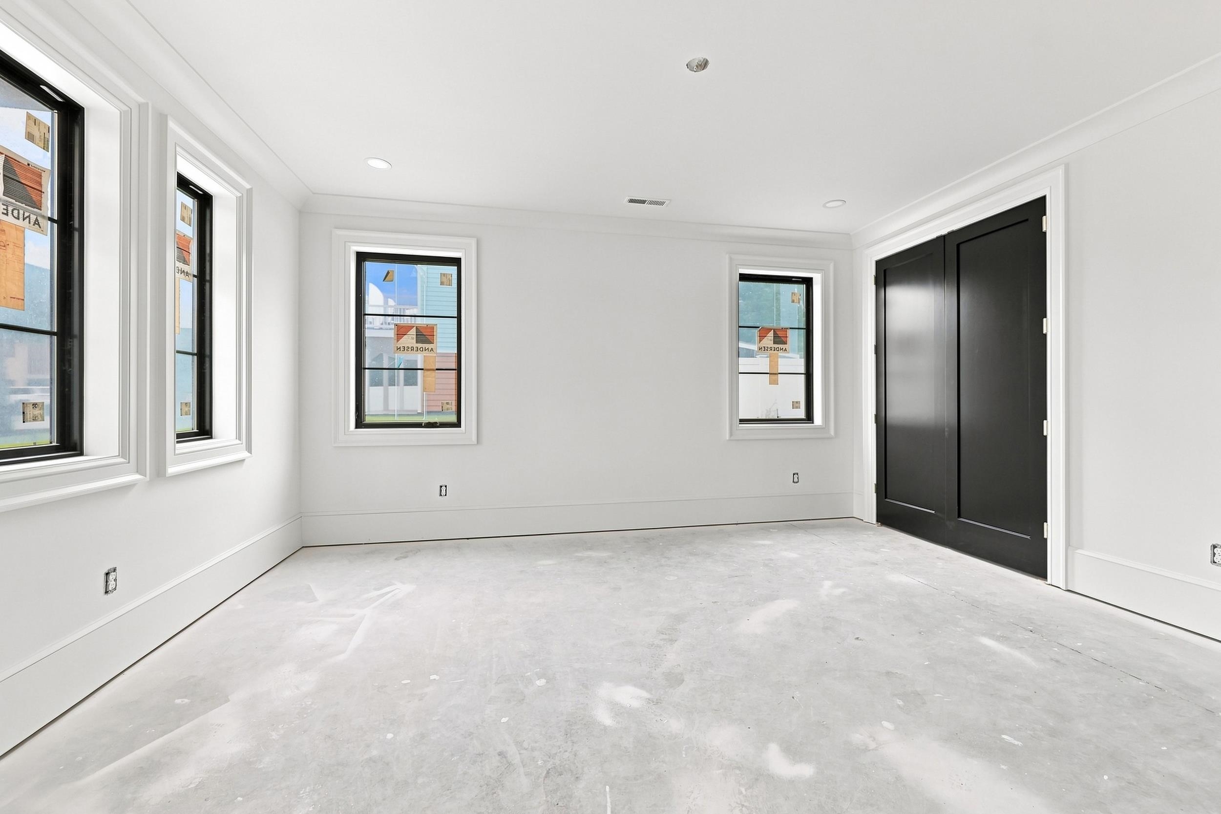 918 Strand Ave. Property Photo 14
