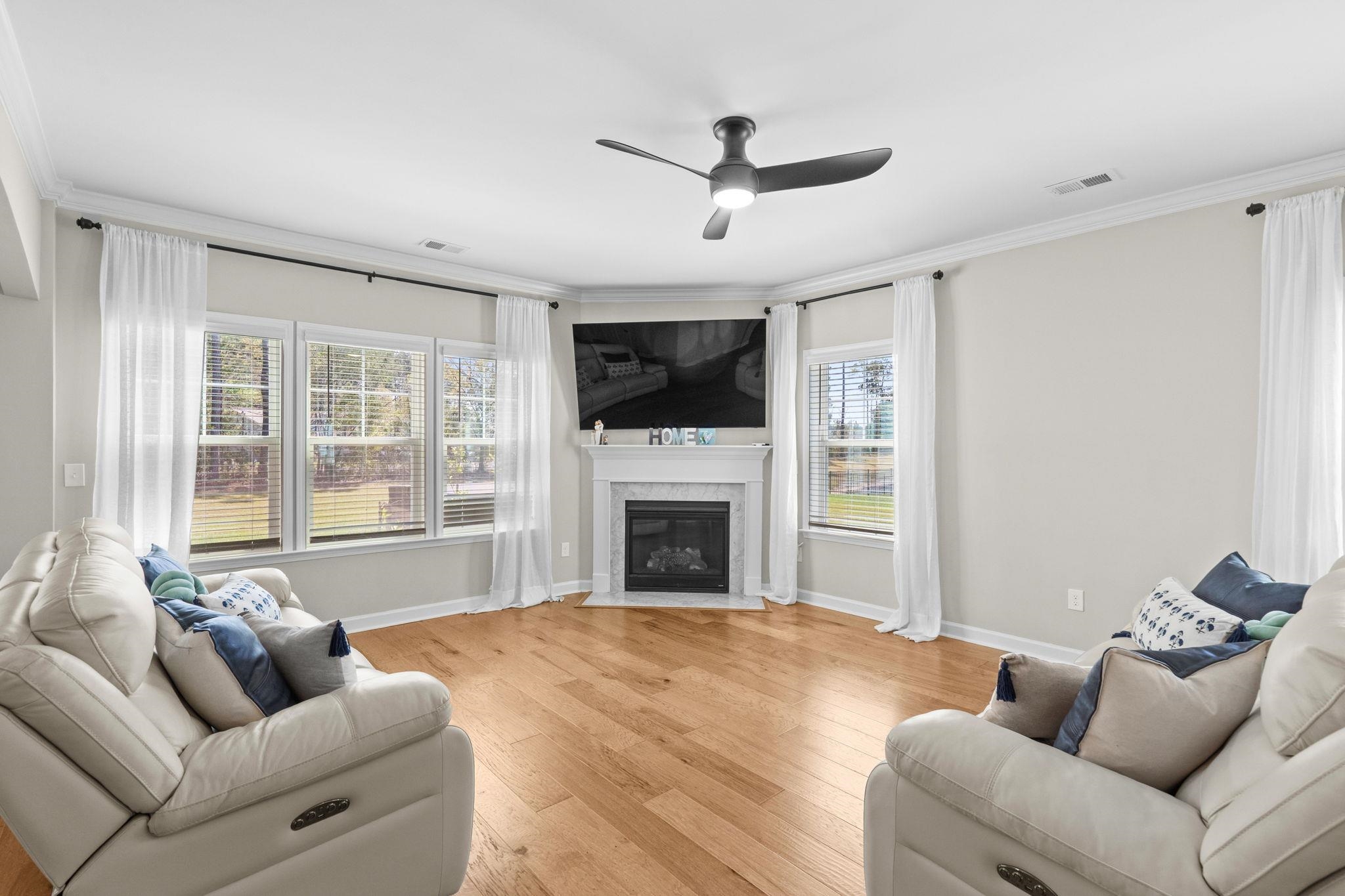 136 Azure Loop Property Photo 6