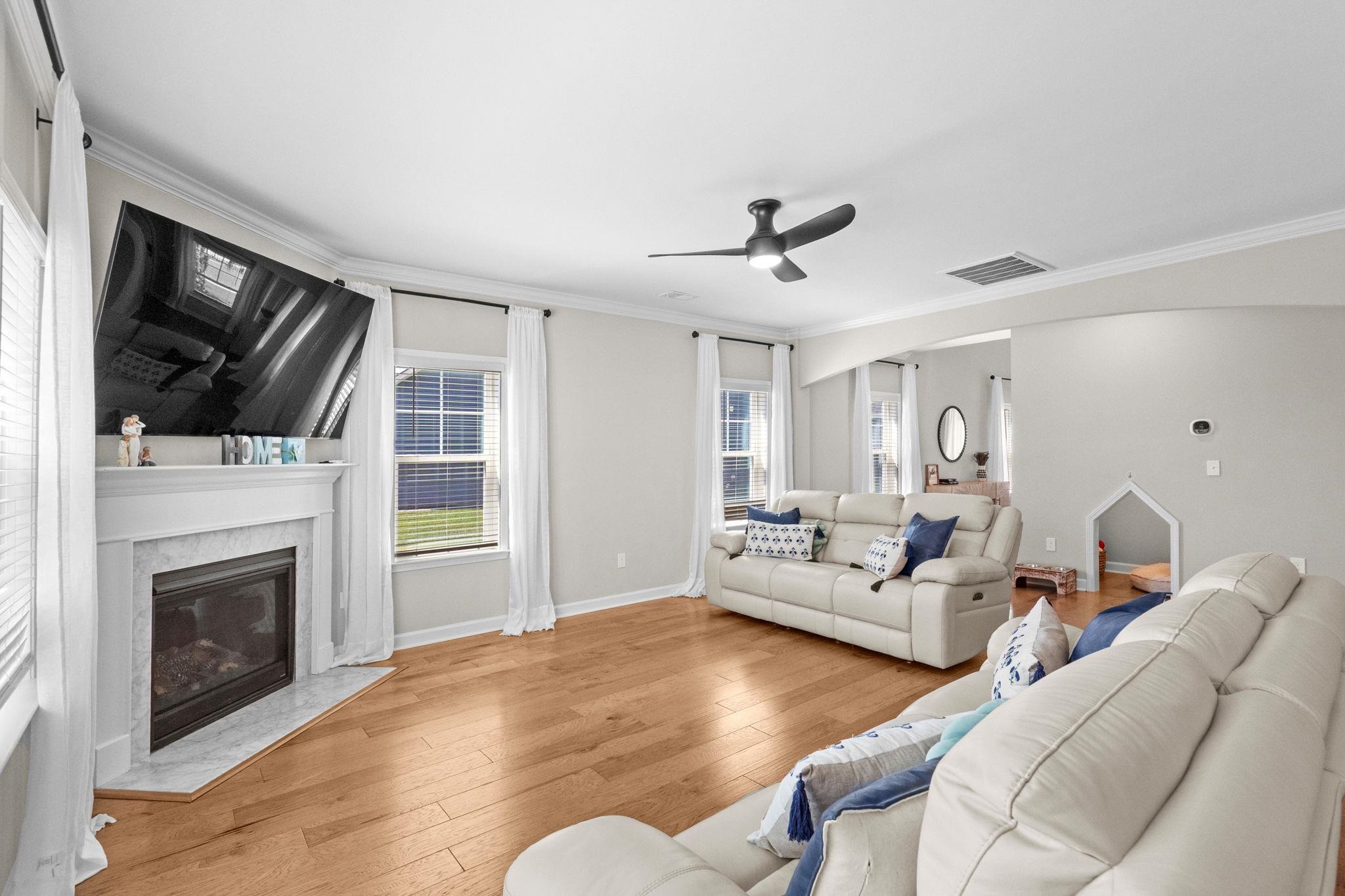136 Azure Loop Property Photo 7