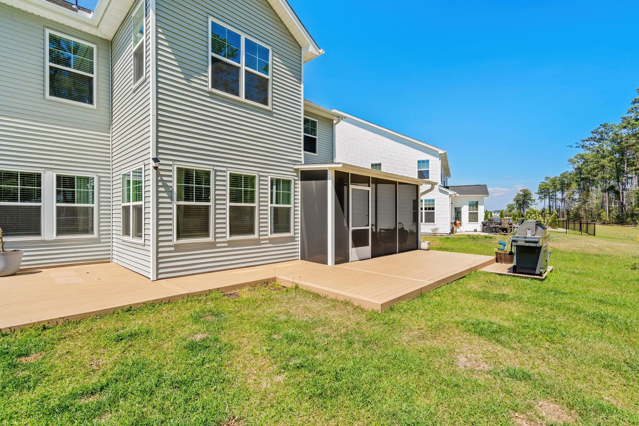 136 Azure Loop Property Photo 27