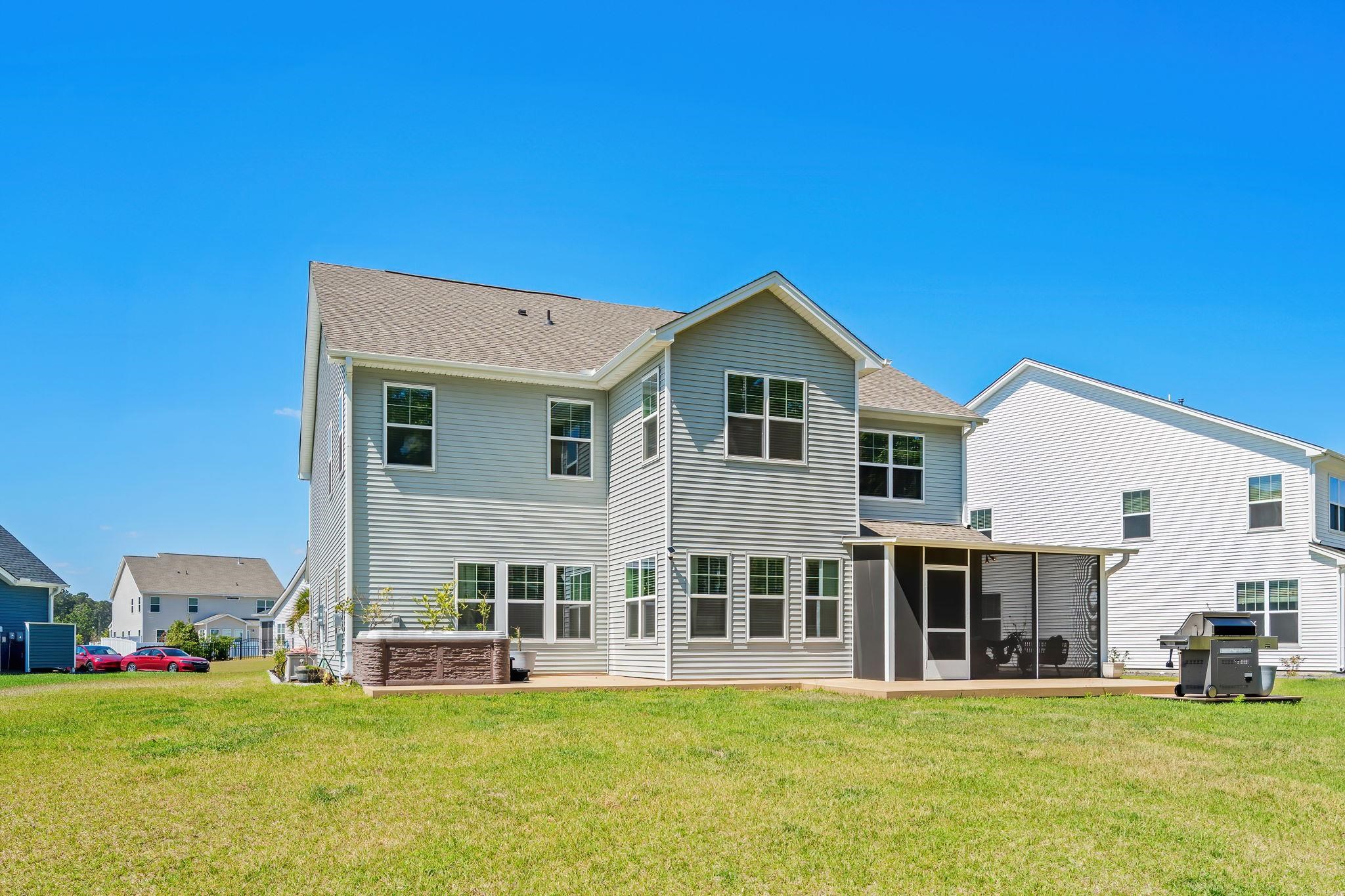 136 Azure Loop Property Photo 29