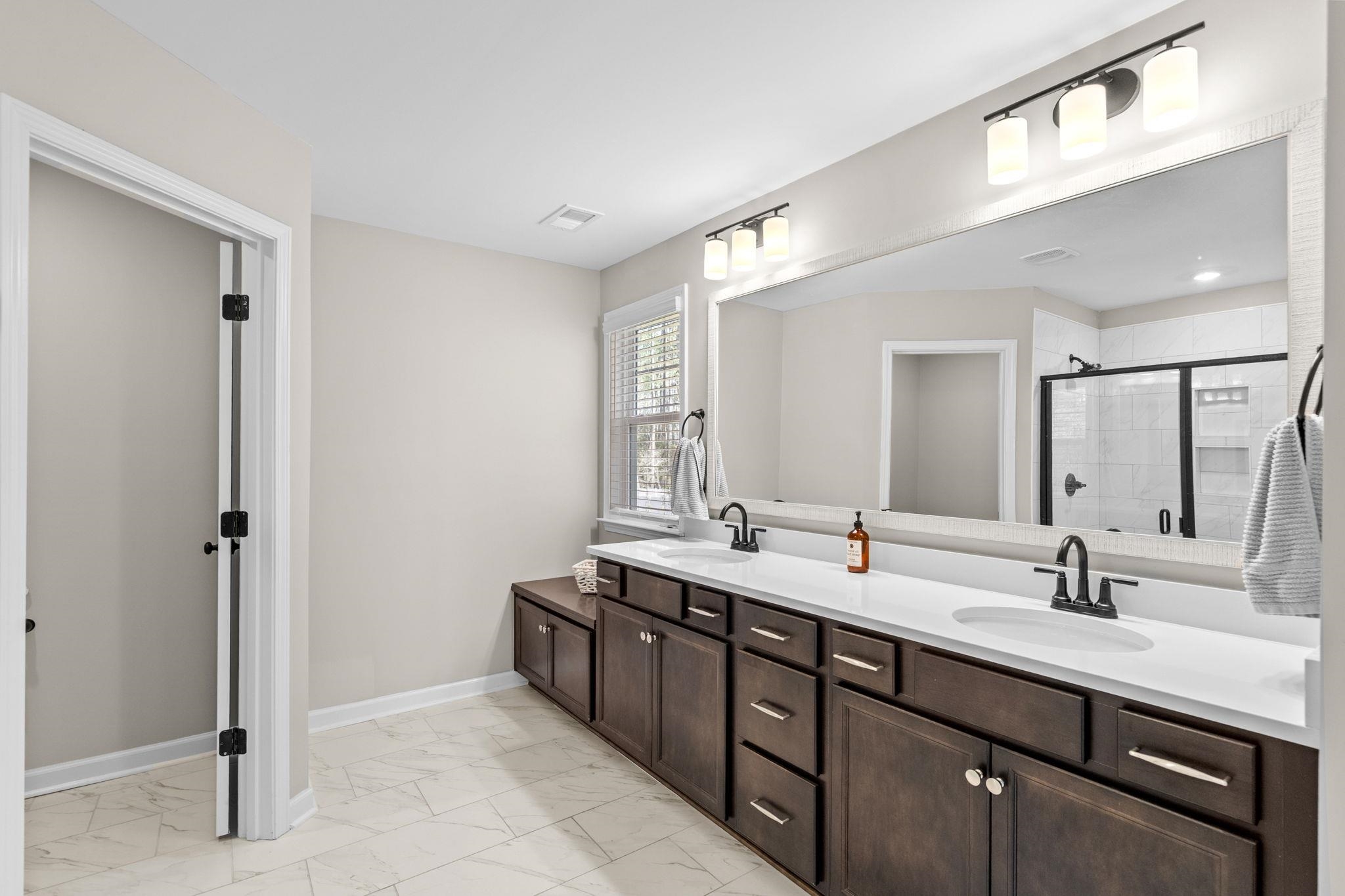 136 Azure Loop Property Photo 34