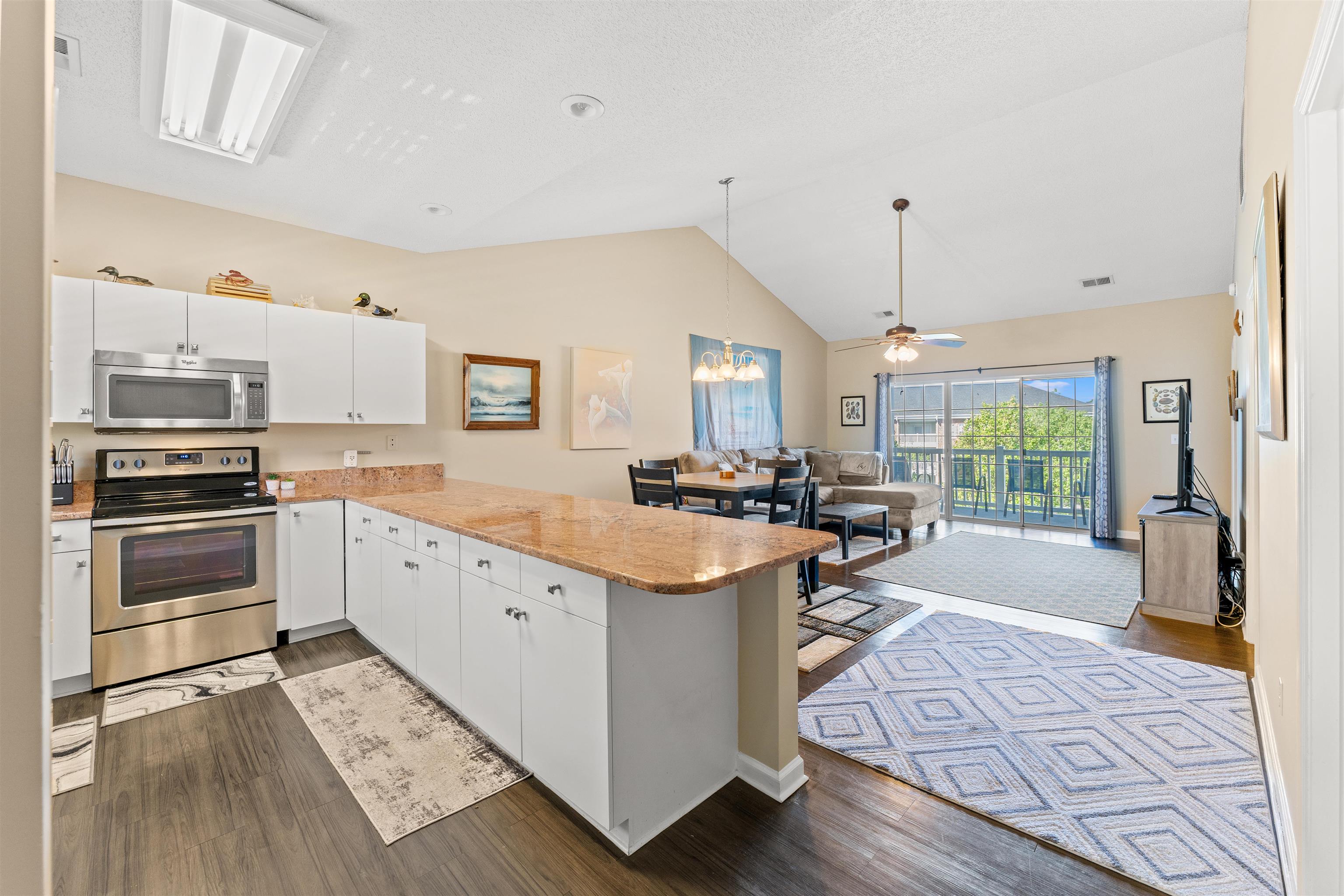 3923 Gladiola Ct. Property Photo 2