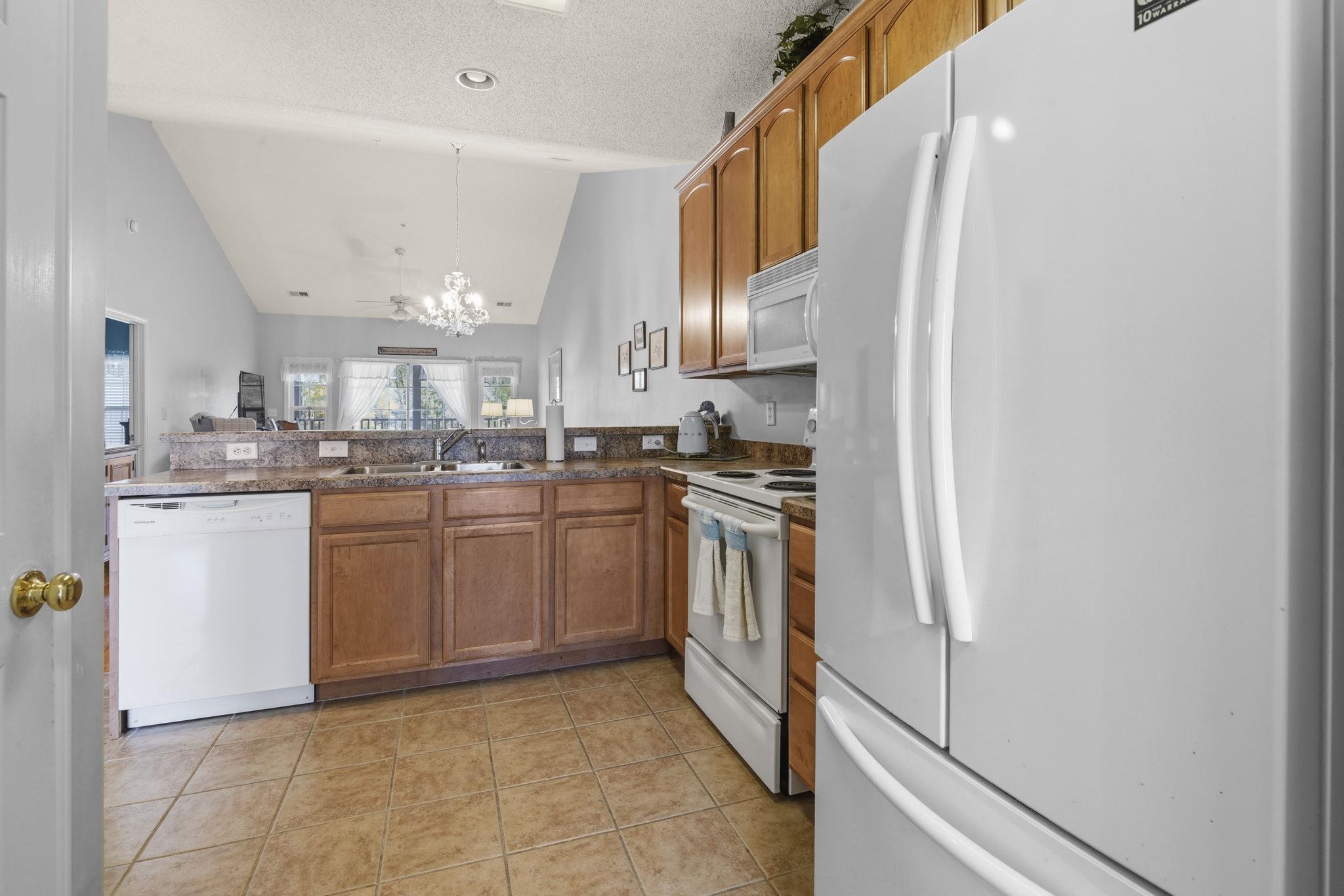 5864 Longwood Dr. Property Photo 6
