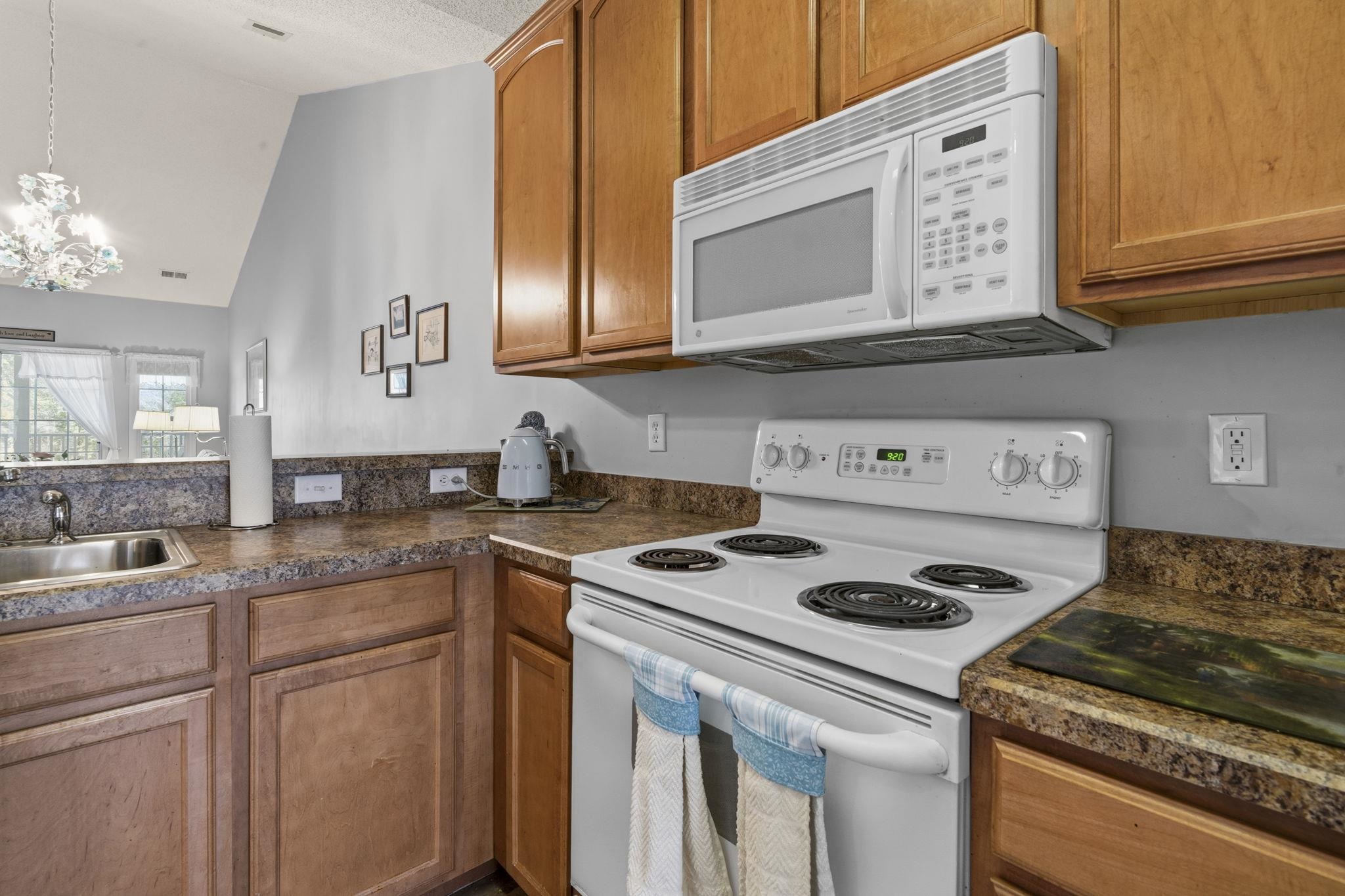 5864 Longwood Dr. Property Photo 10