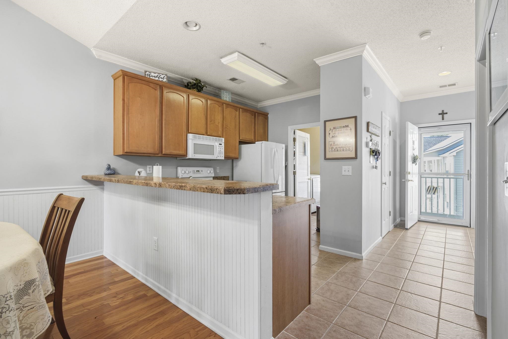 5864 Longwood Dr. Property Photo 12