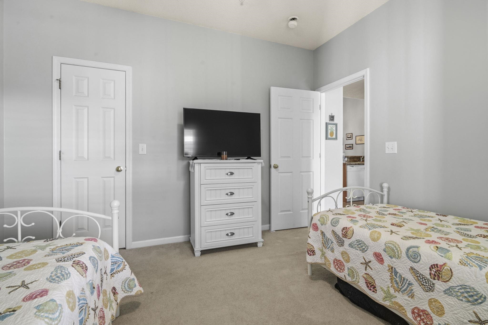 5864 Longwood Dr. Property Photo 20