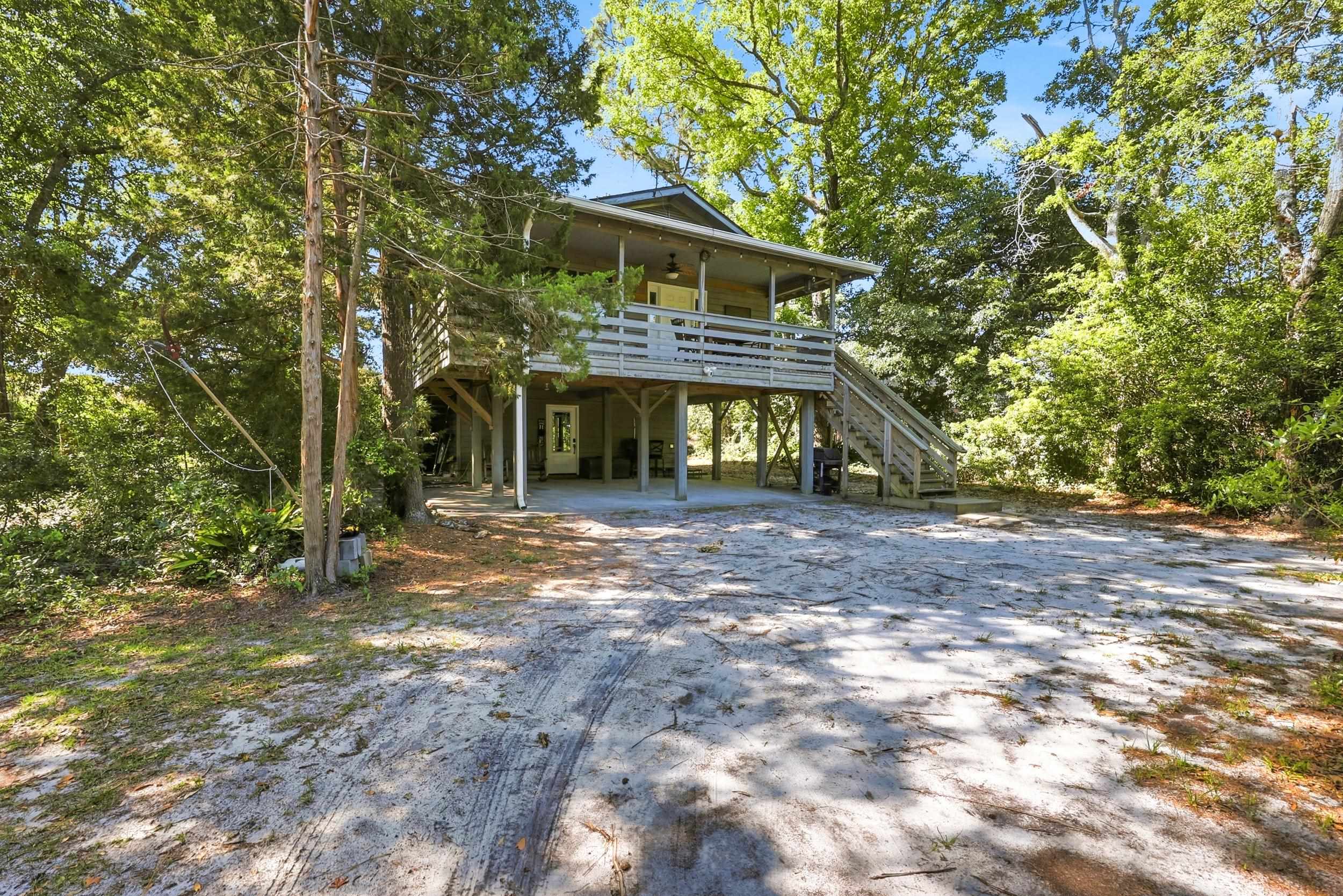 2419 Hilton Dr. Property Photo 2