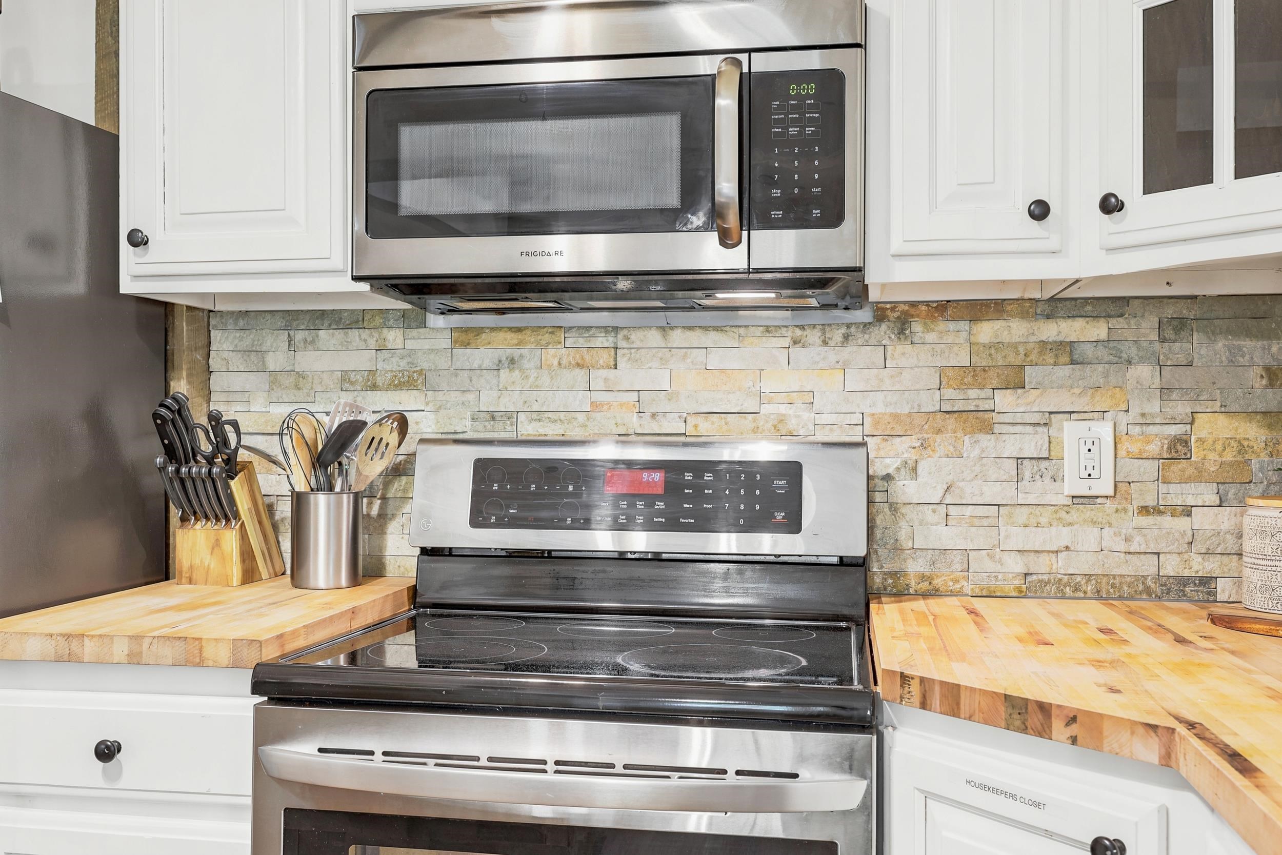 2419 Hilton Dr. Property Photo 12