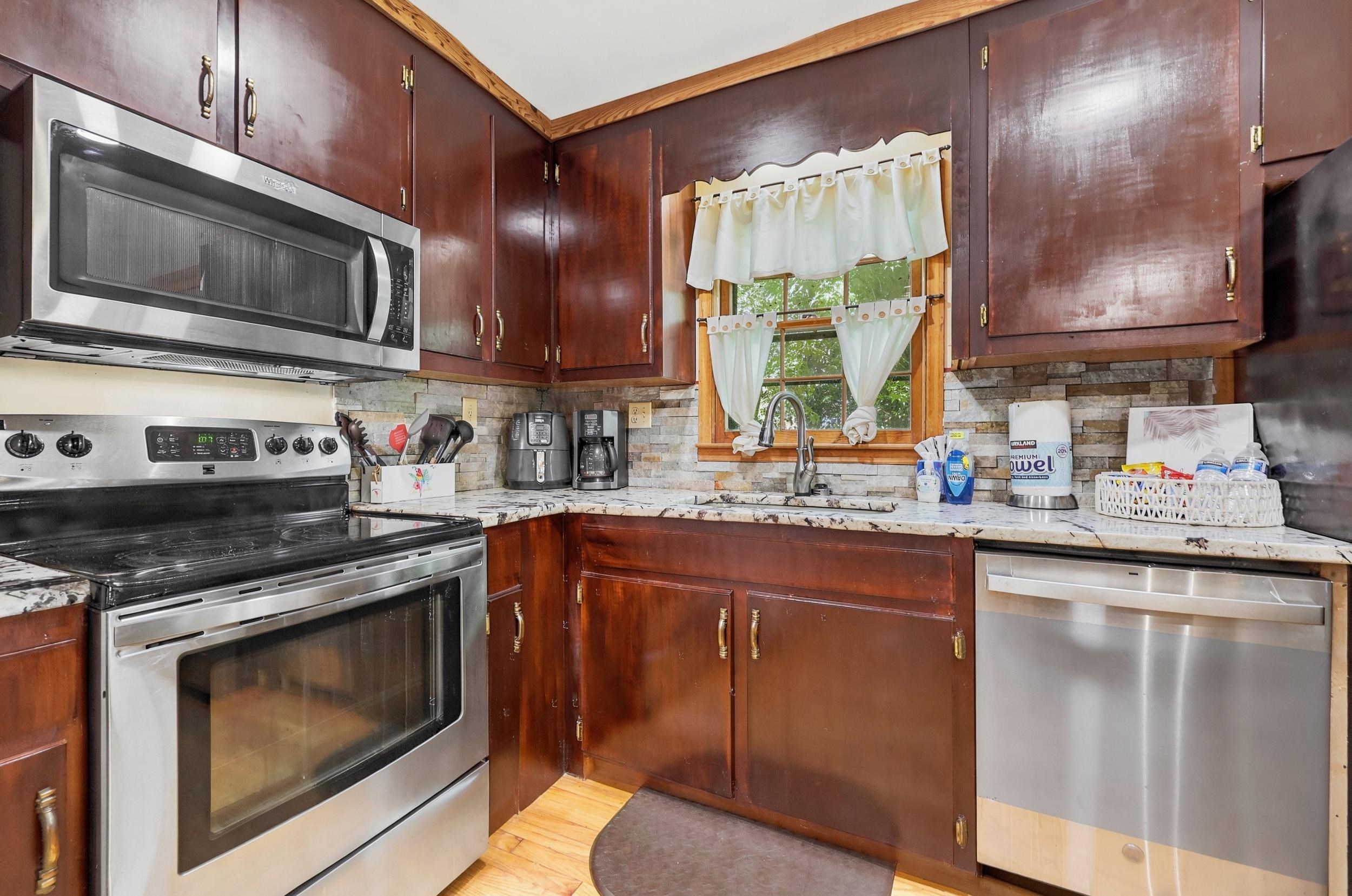2419 Hilton Dr. Property Photo 29