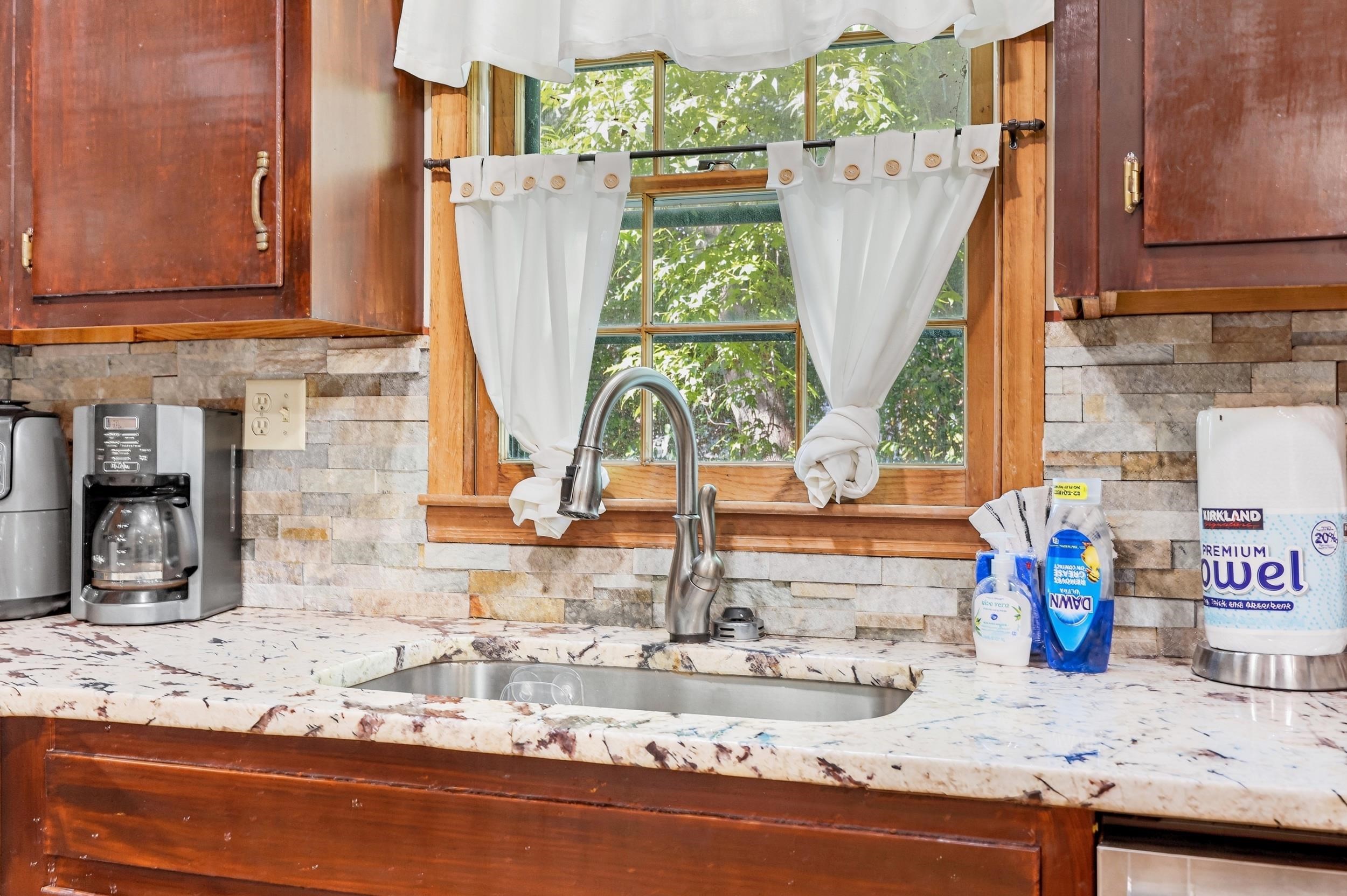 2419 Hilton Dr. Property Photo 30