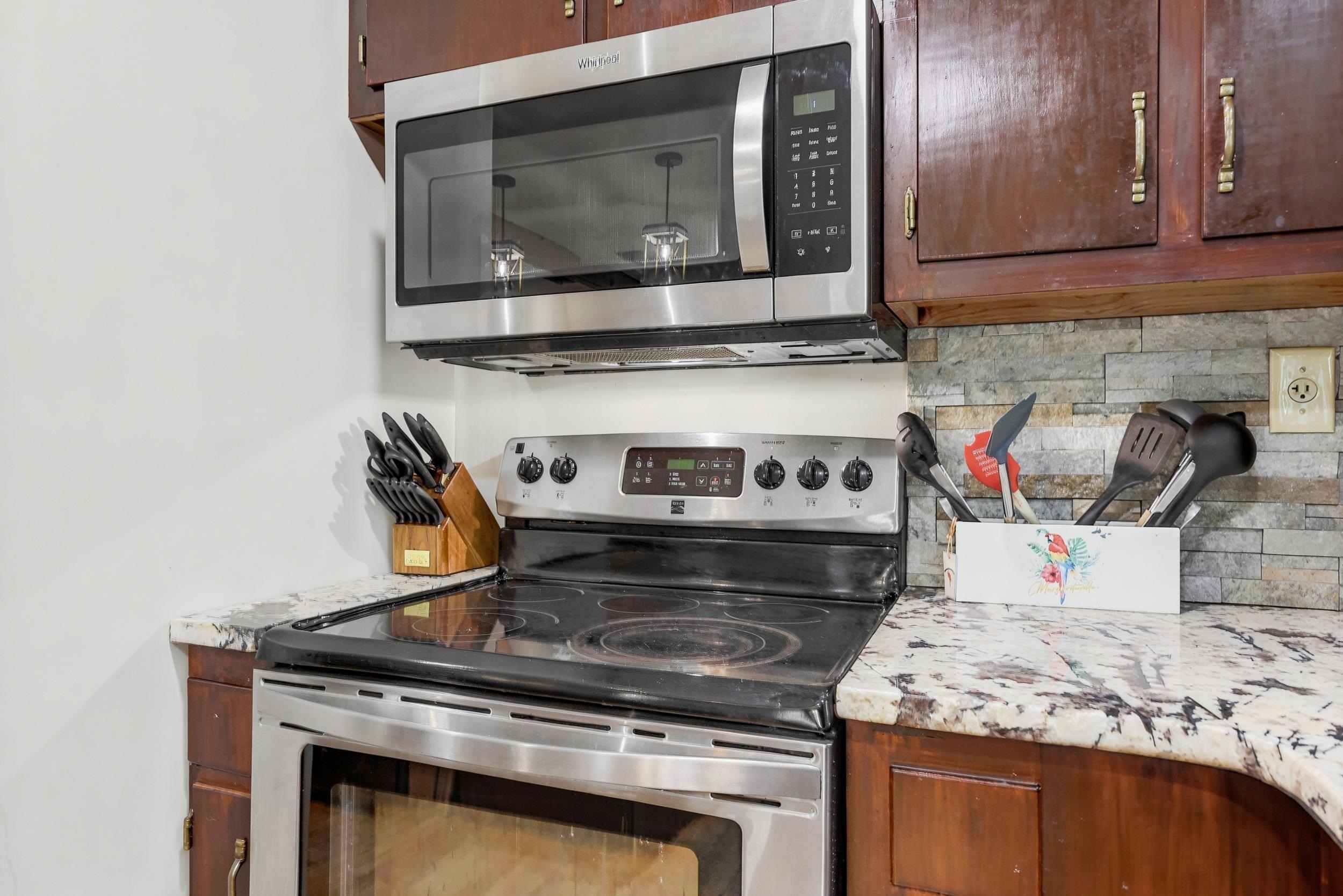 2419 Hilton Dr. Property Photo 31