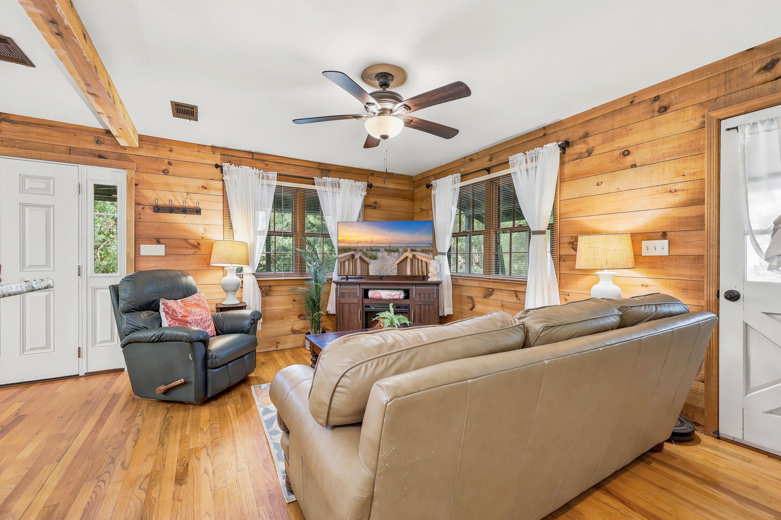 2419 Hilton Dr. Property Photo 32