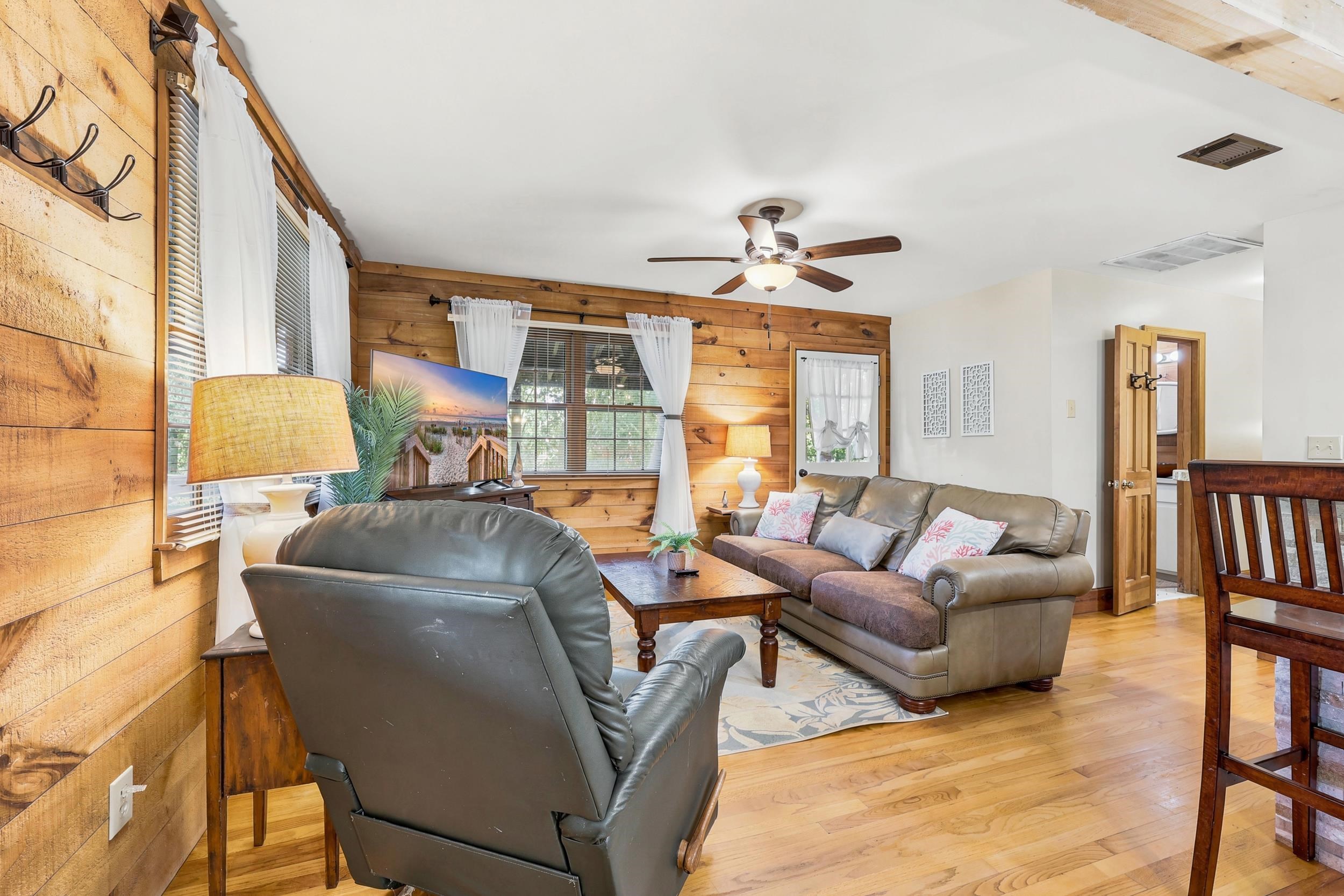 2419 Hilton Dr. Property Photo 33