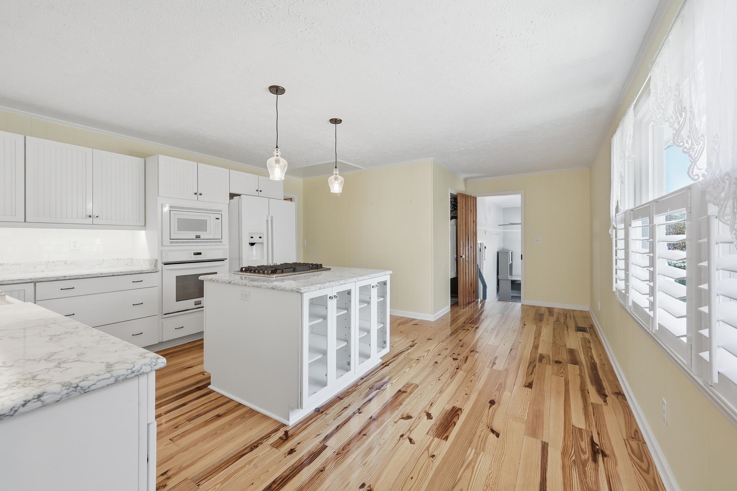 11091 Highway 707 Property Photo 10