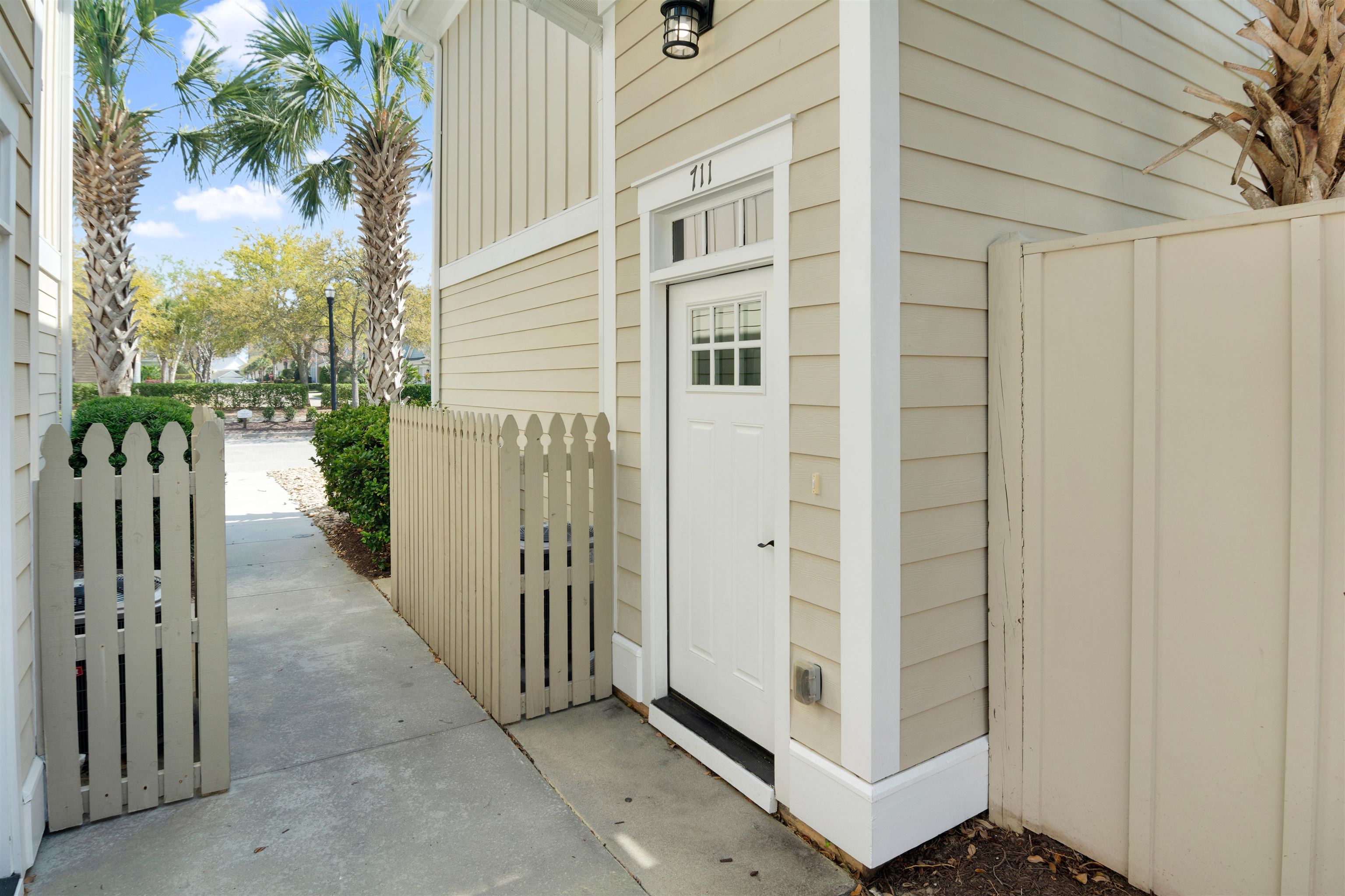 711 Madiera Dr. Property Photo 3