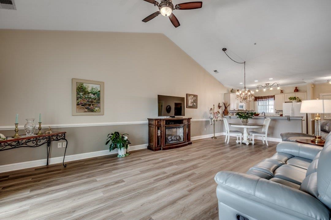 4894 Luster Leaf Circle Property Photo 4