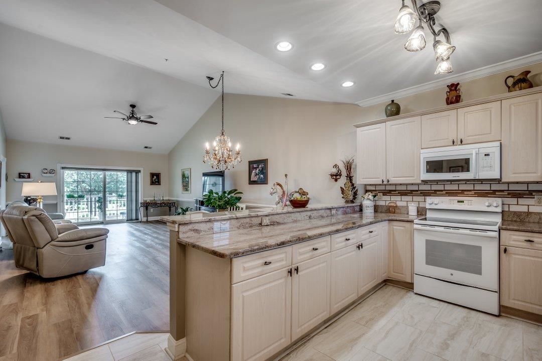 4894 Luster Leaf Circle Property Photo 8