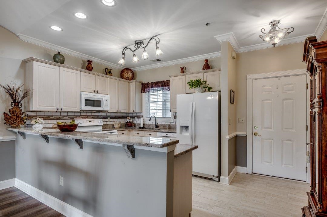 4894 Luster Leaf Circle Property Photo 9