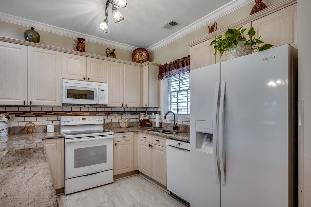 4894 Luster Leaf Circle Property Photo 10