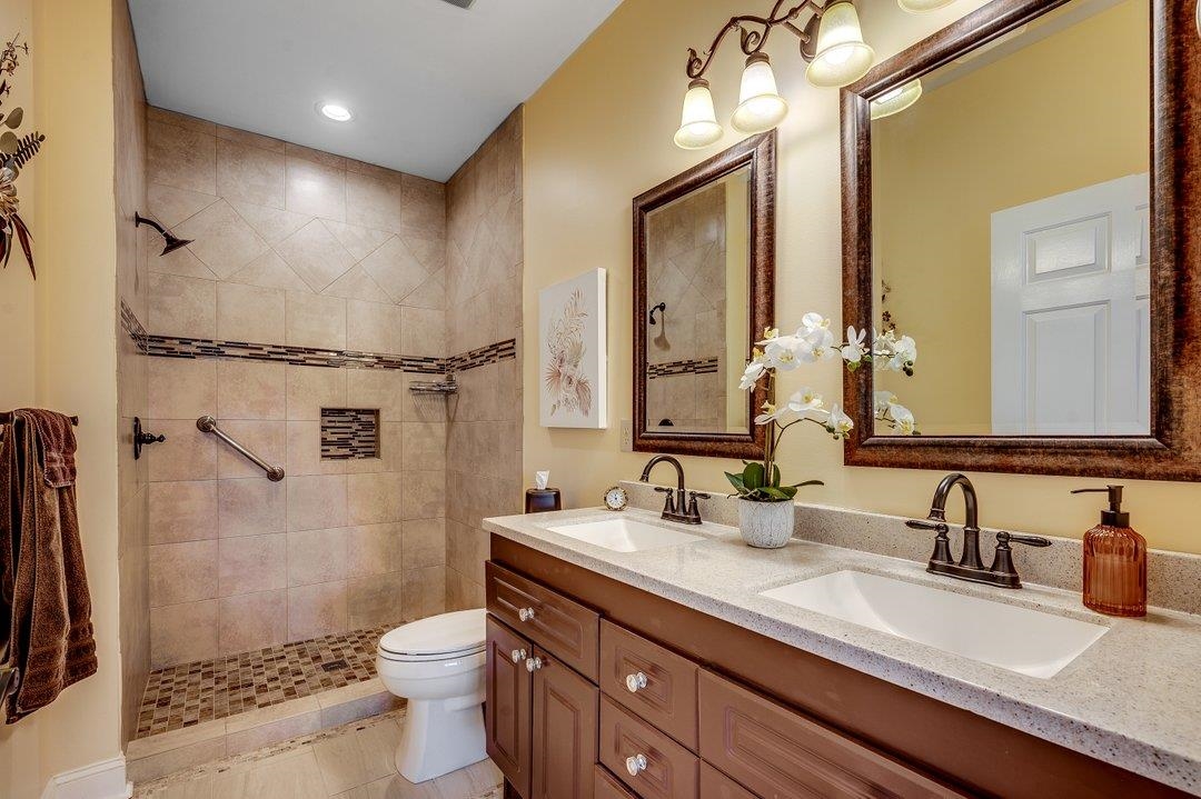 4894 Luster Leaf Circle Property Photo 13