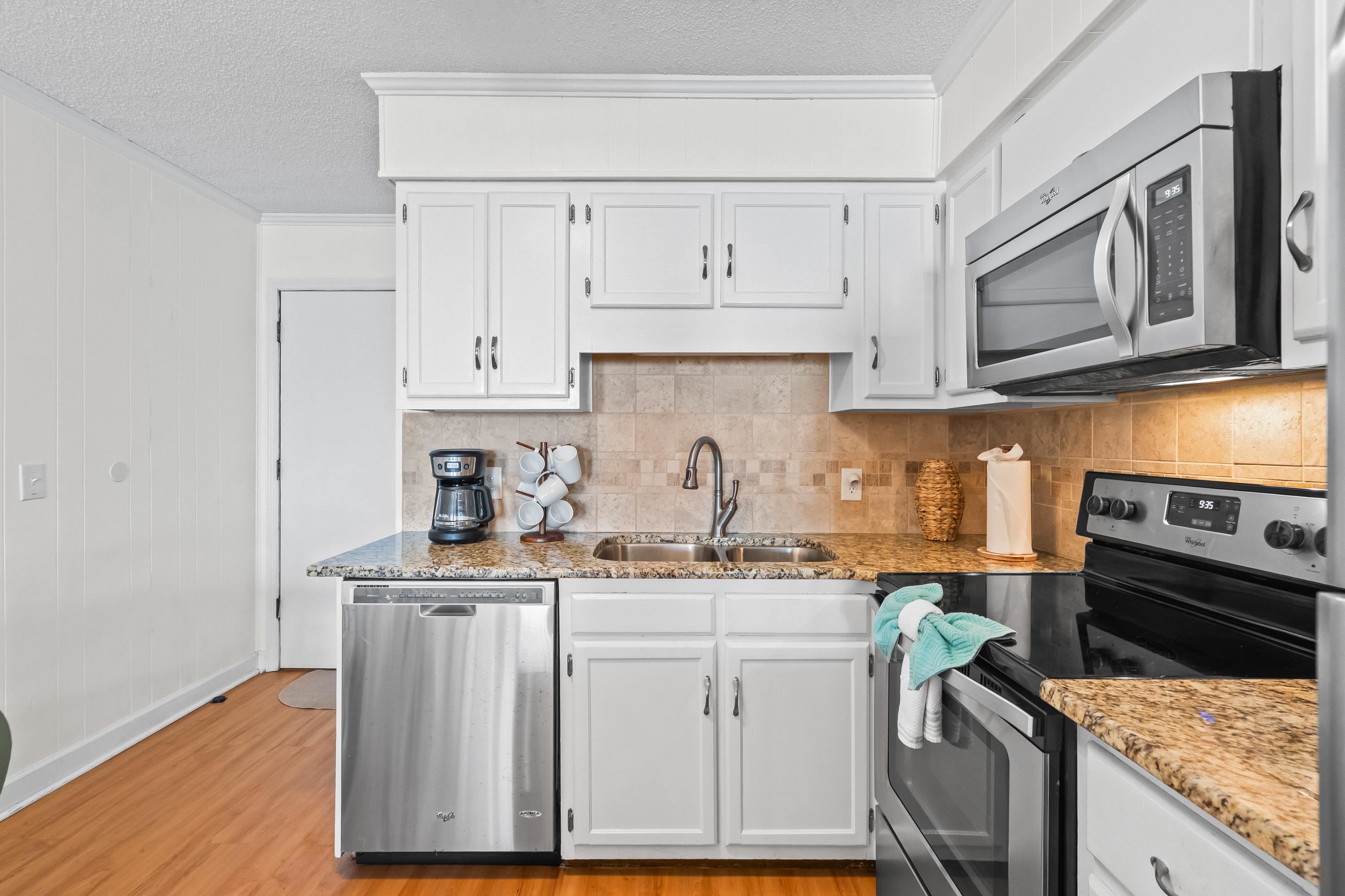 9520 Shore Dr. Property Photo 25
