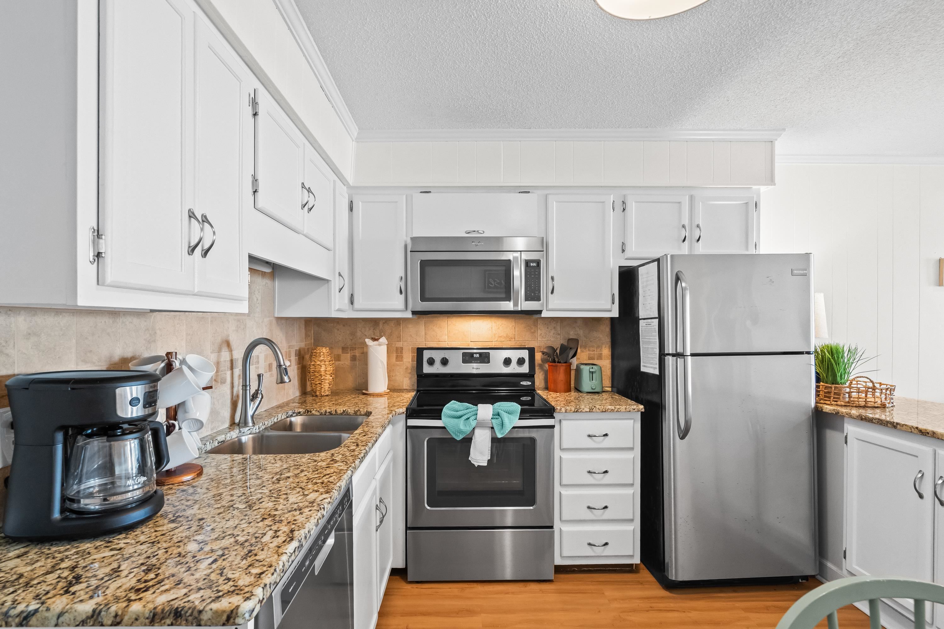9520 Shore Dr. Property Photo 26