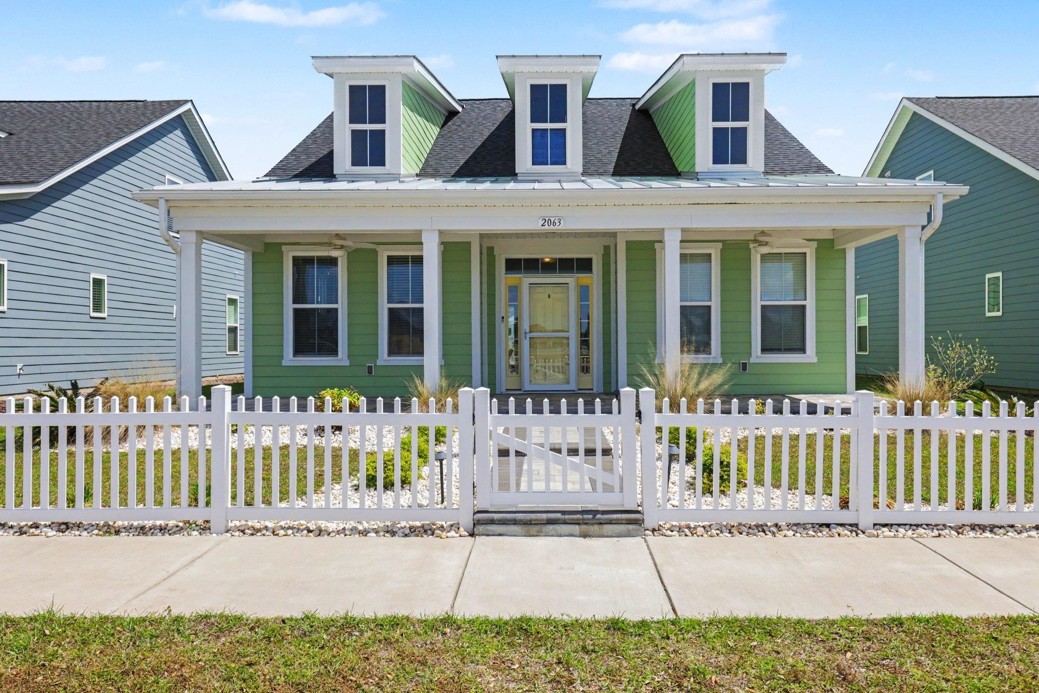 2063 Singing Palm Loop Property Photo 1