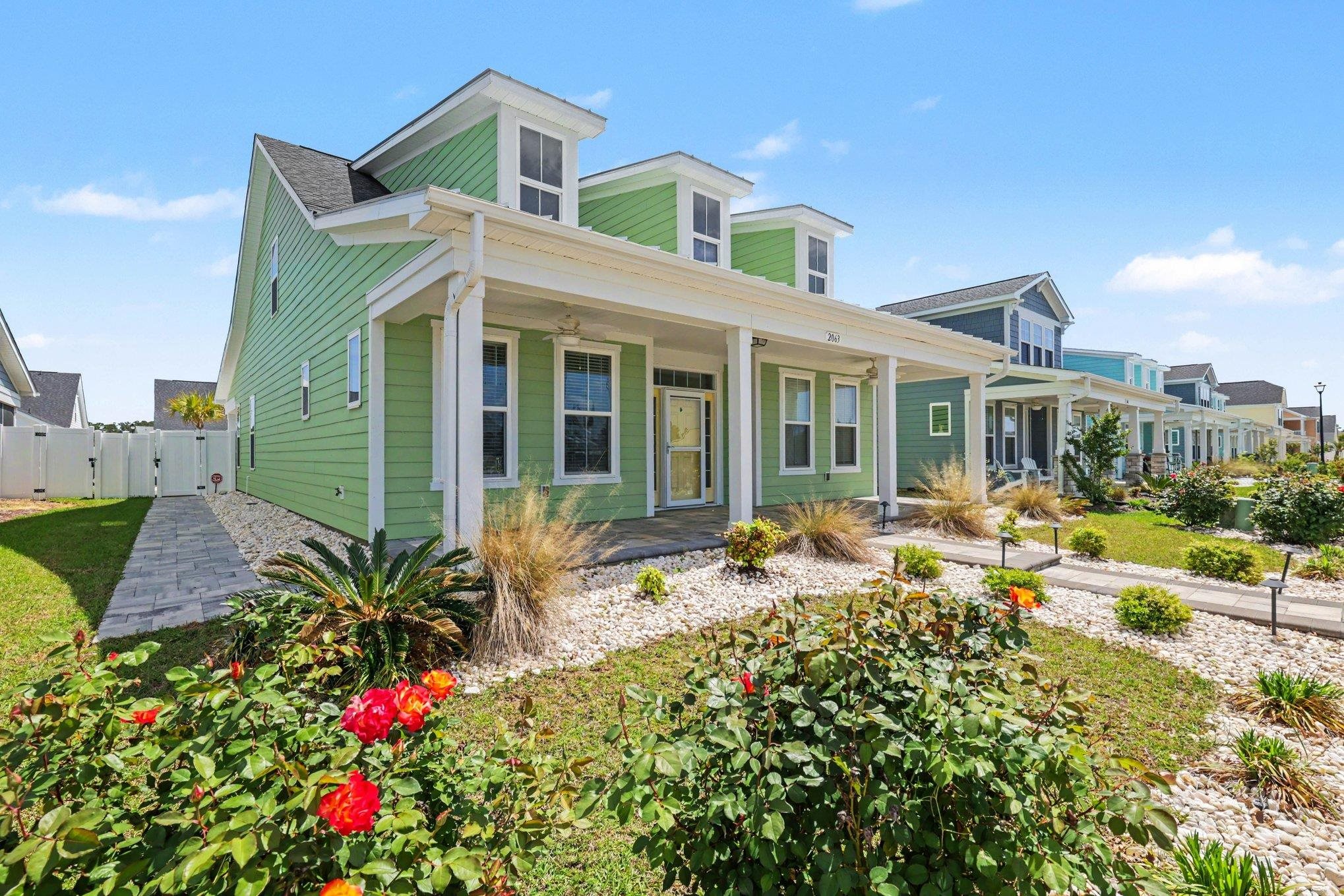 2063 Singing Palm Loop Property Photo 2