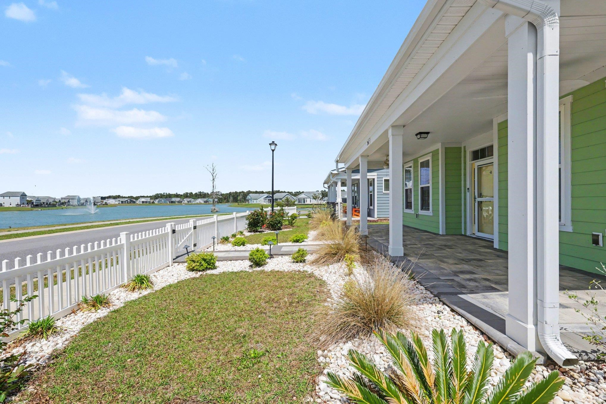 2063 Singing Palm Loop Property Photo 5