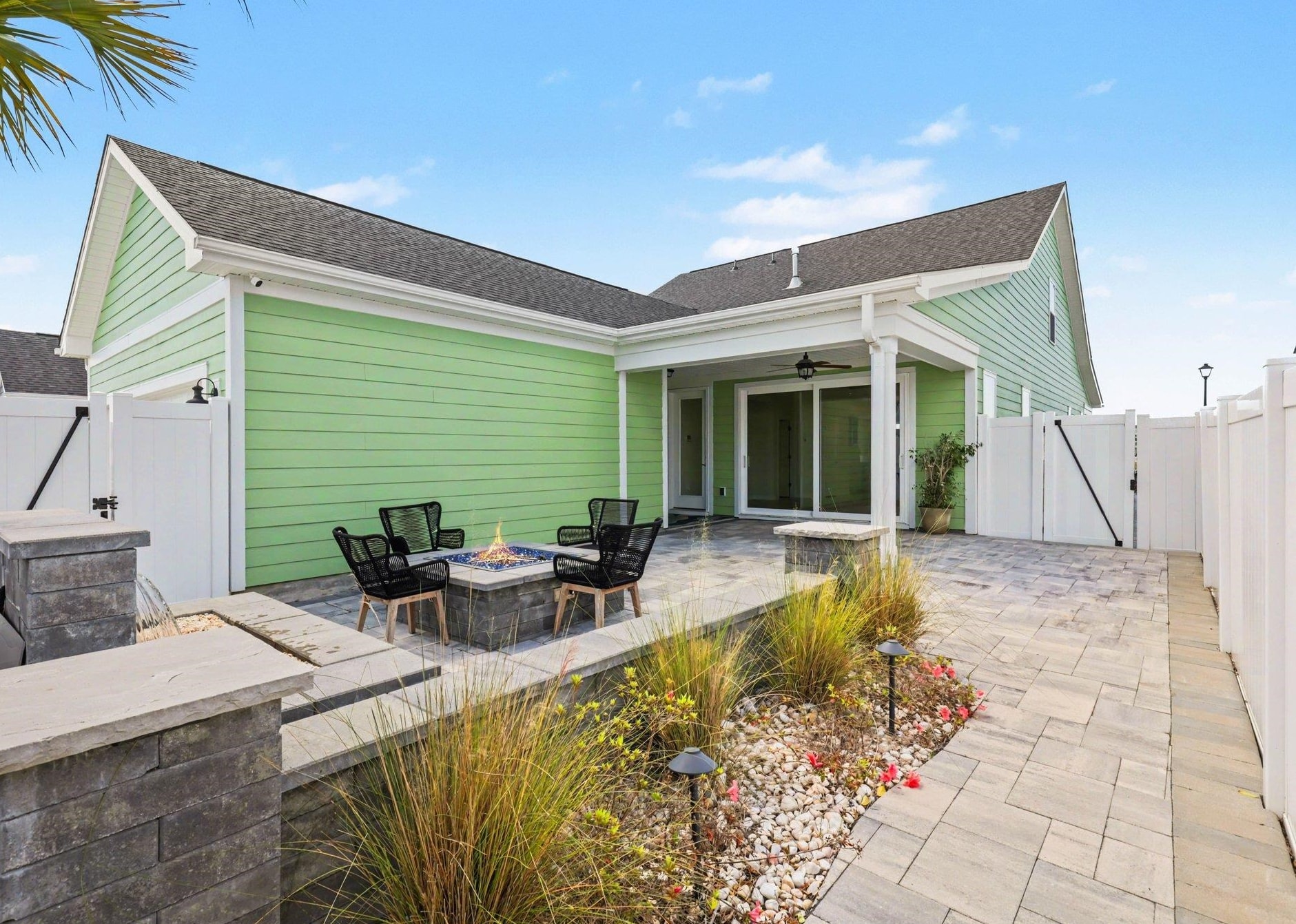 2063 Singing Palm Loop Property Photo 34