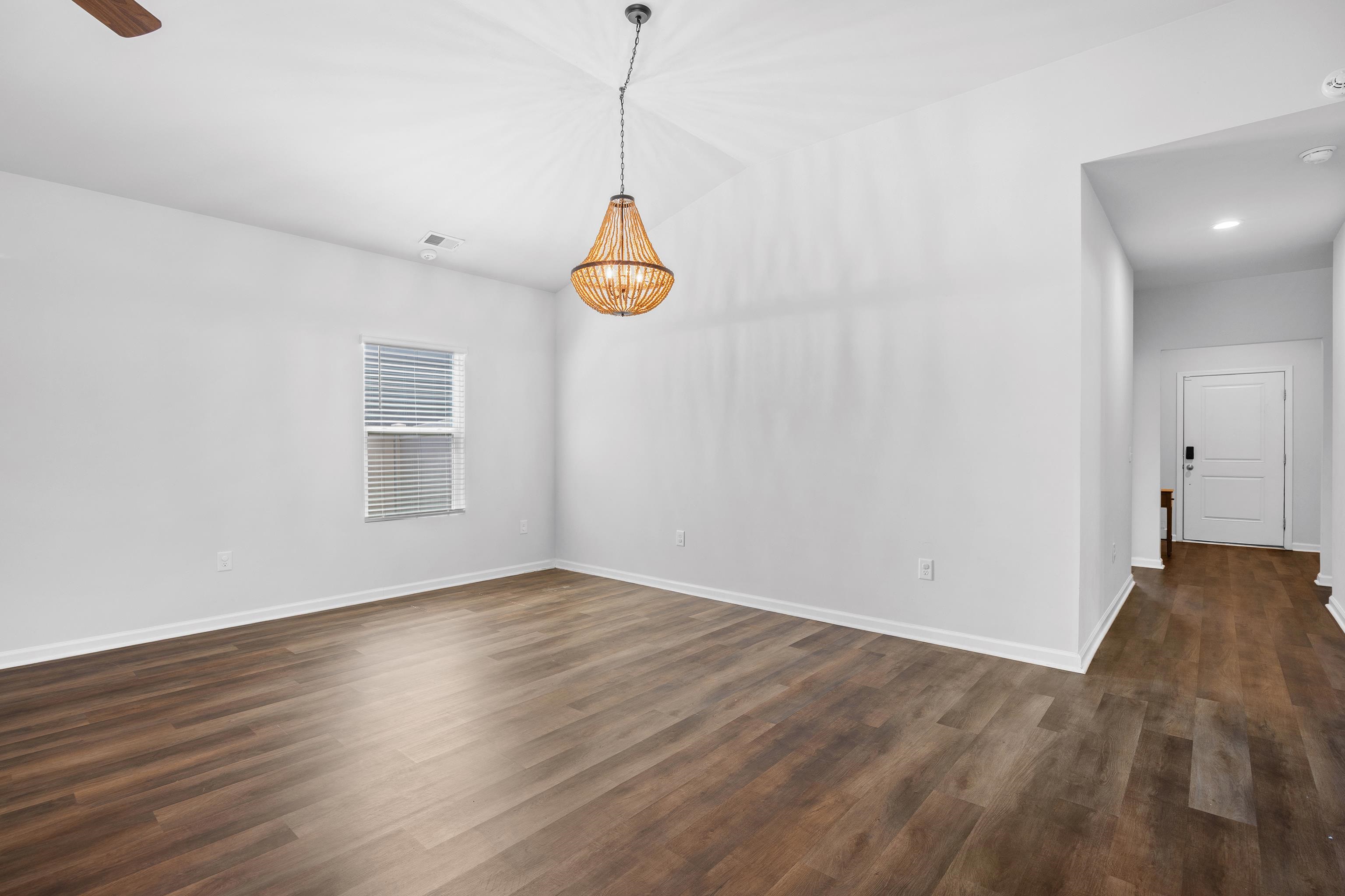 418 Archer Ct. Property Photo 2