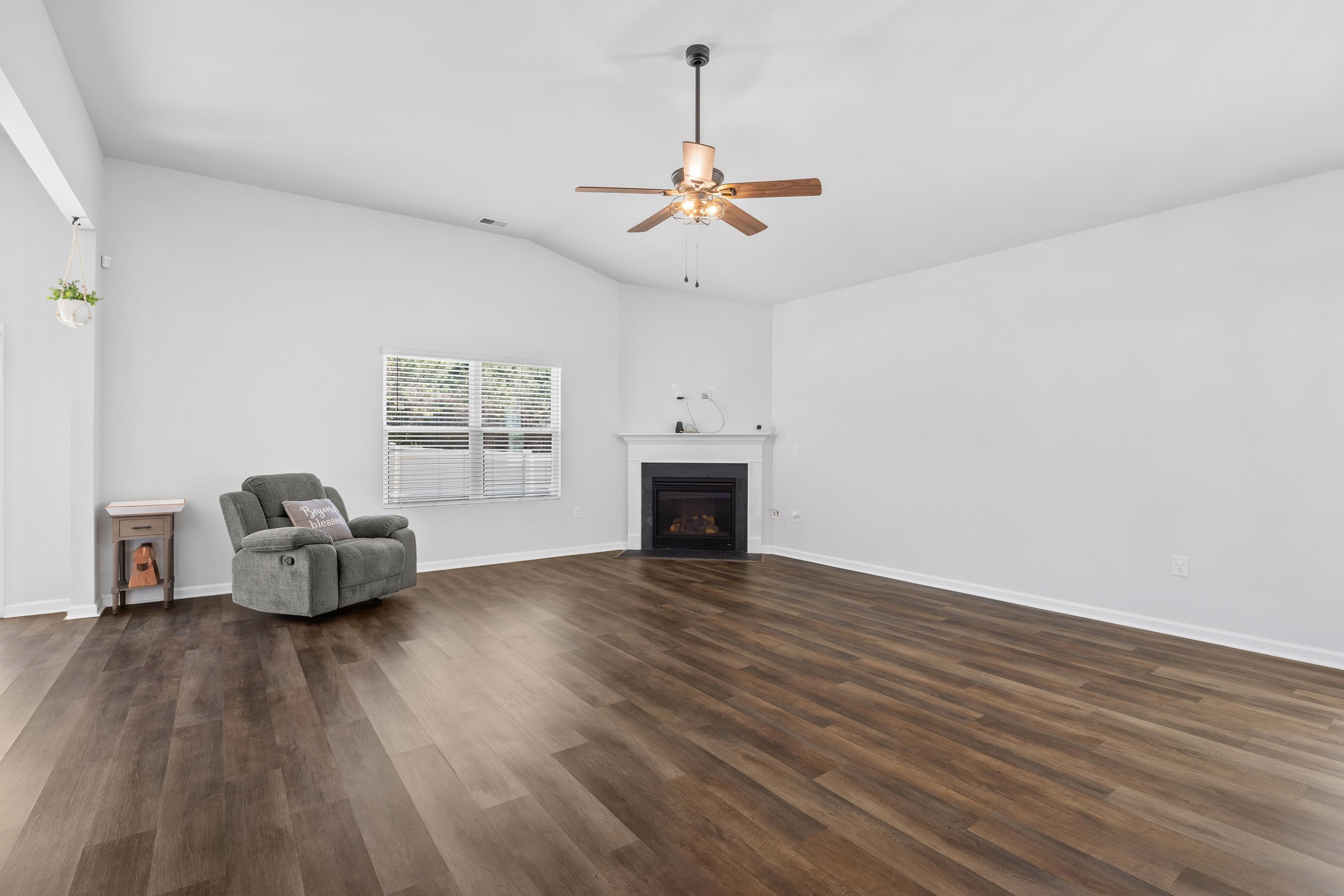 418 Archer Ct. Property Photo 9