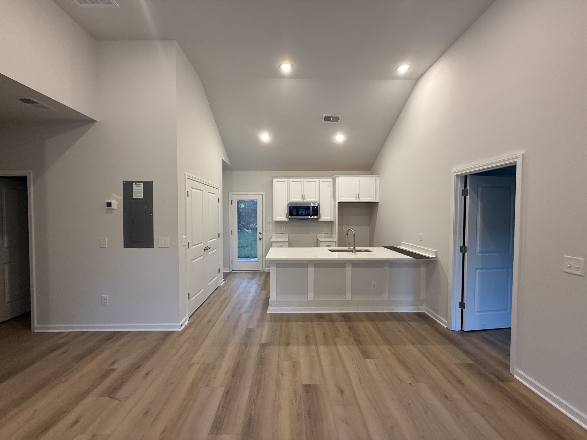 402 Murray St. Property Photo 3