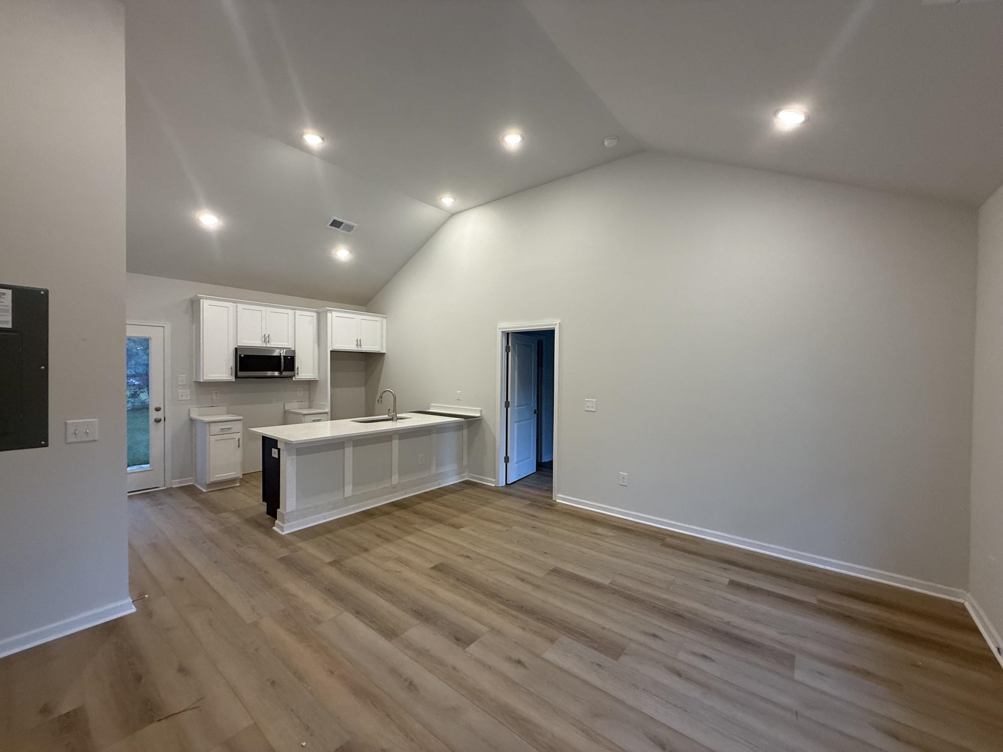 402 Murray St. Property Photo 4