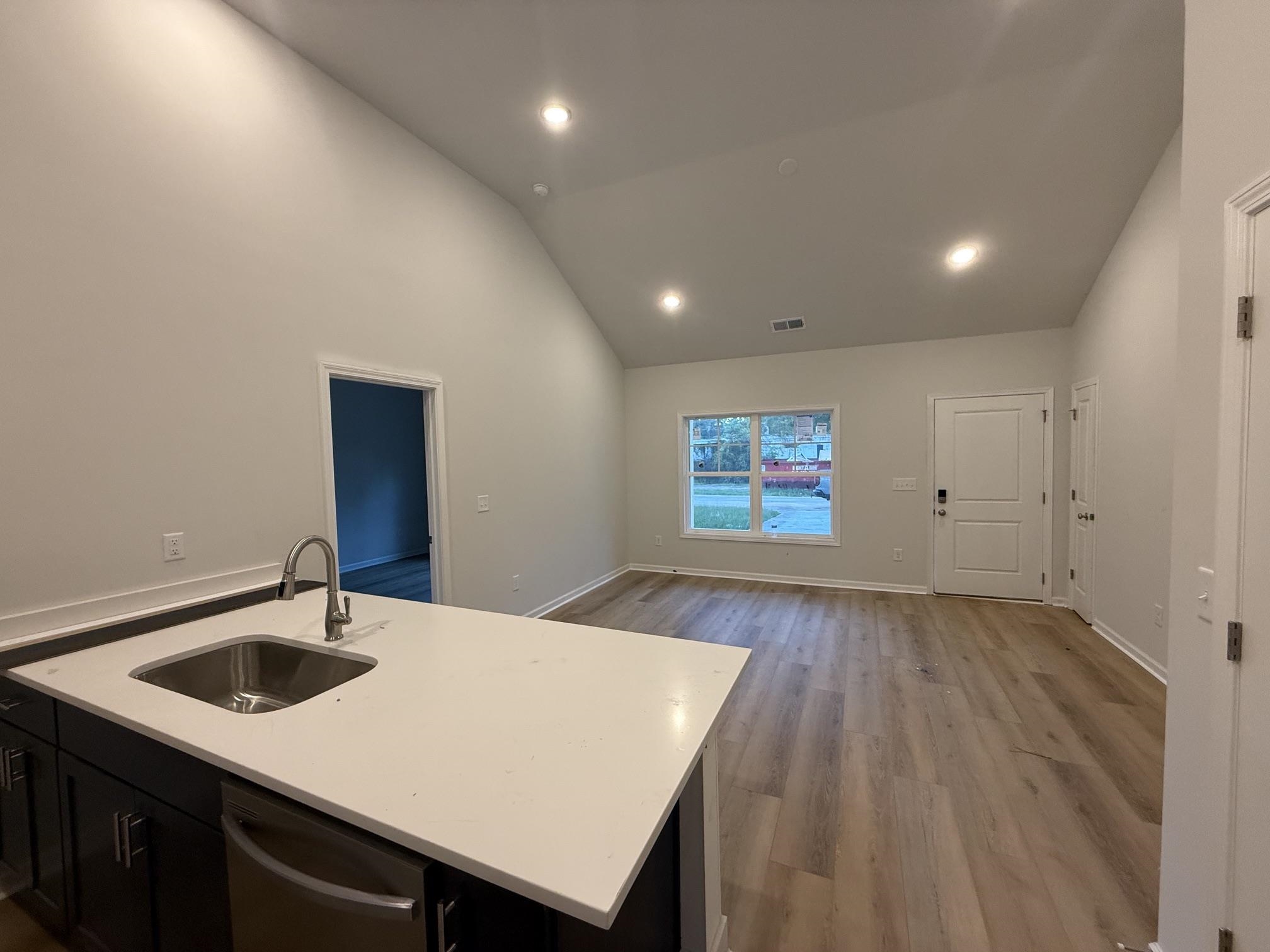 402 Murray St. Property Photo 5