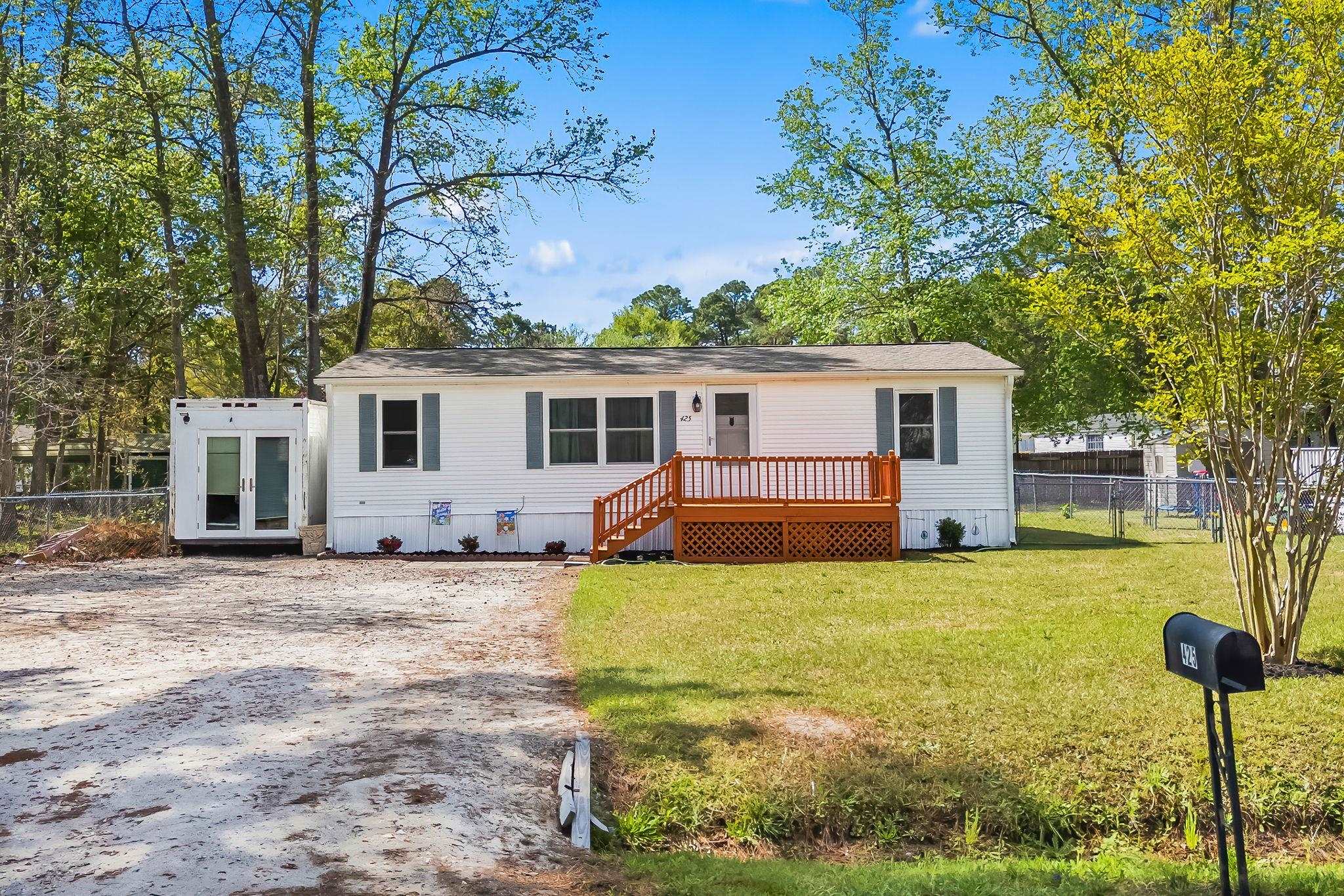 425 Sand Hill Dr. Property Photo 1