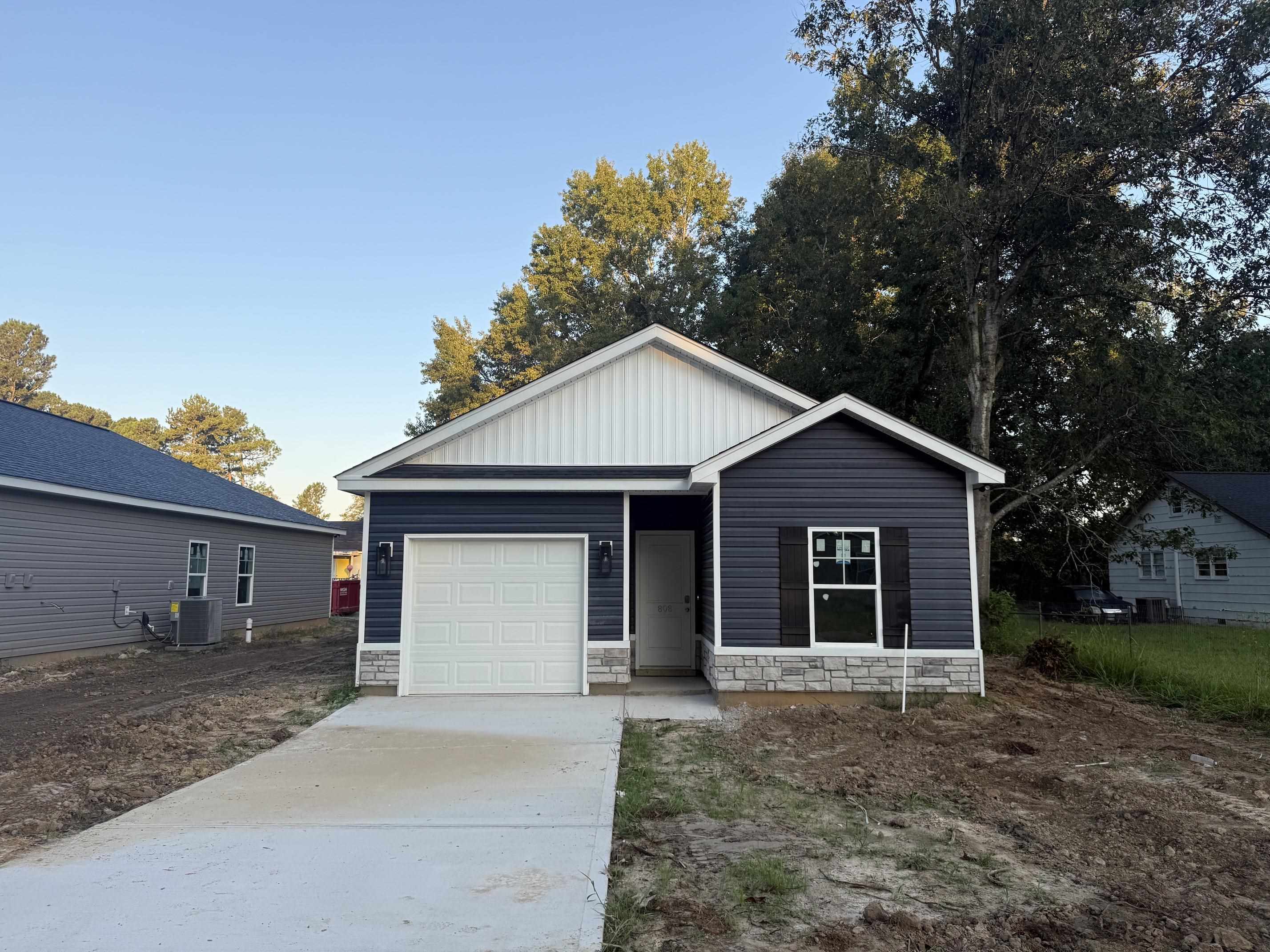 808 Gibson St. Property Photo 1