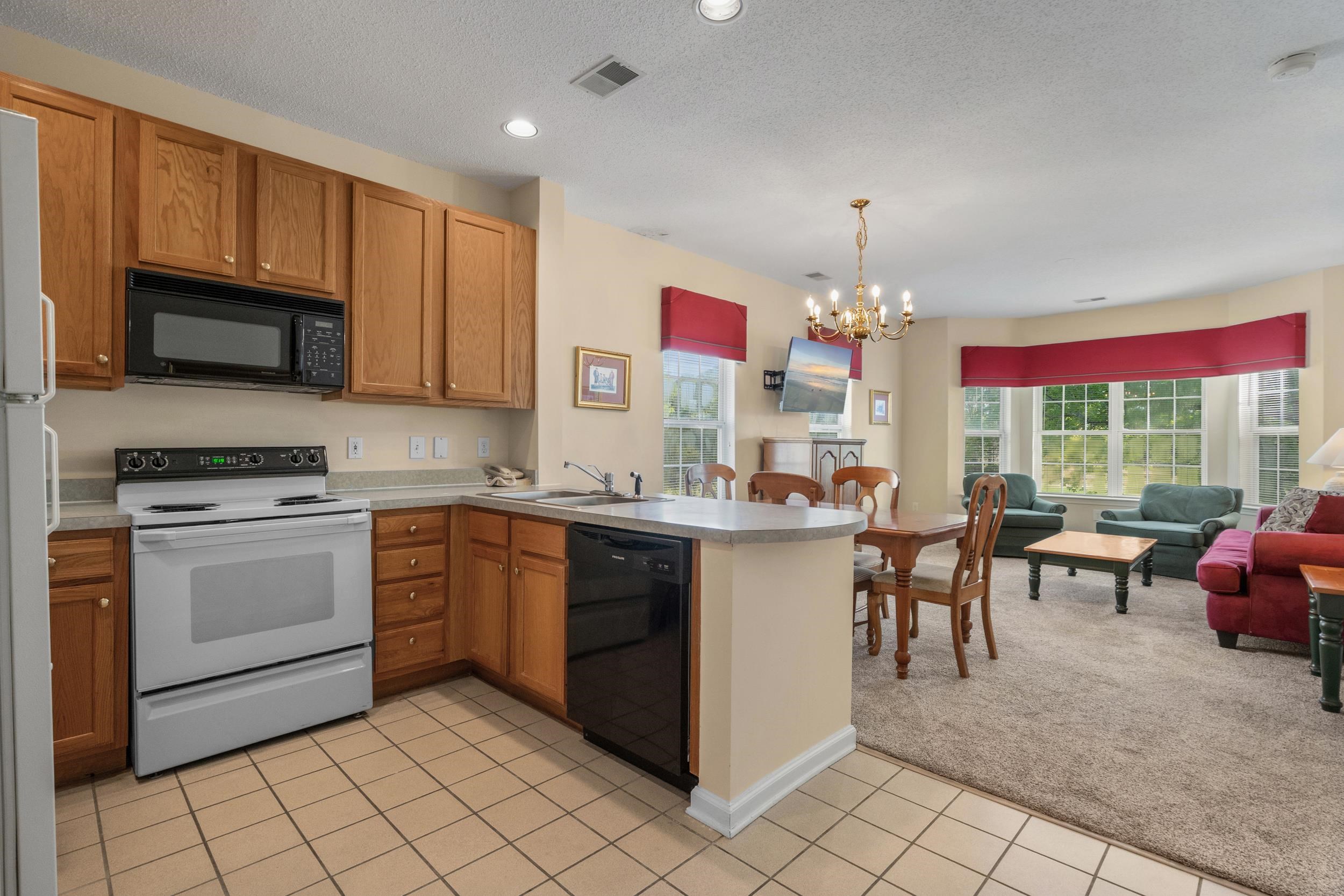 4545 Girvan Dr. Property Photo 7