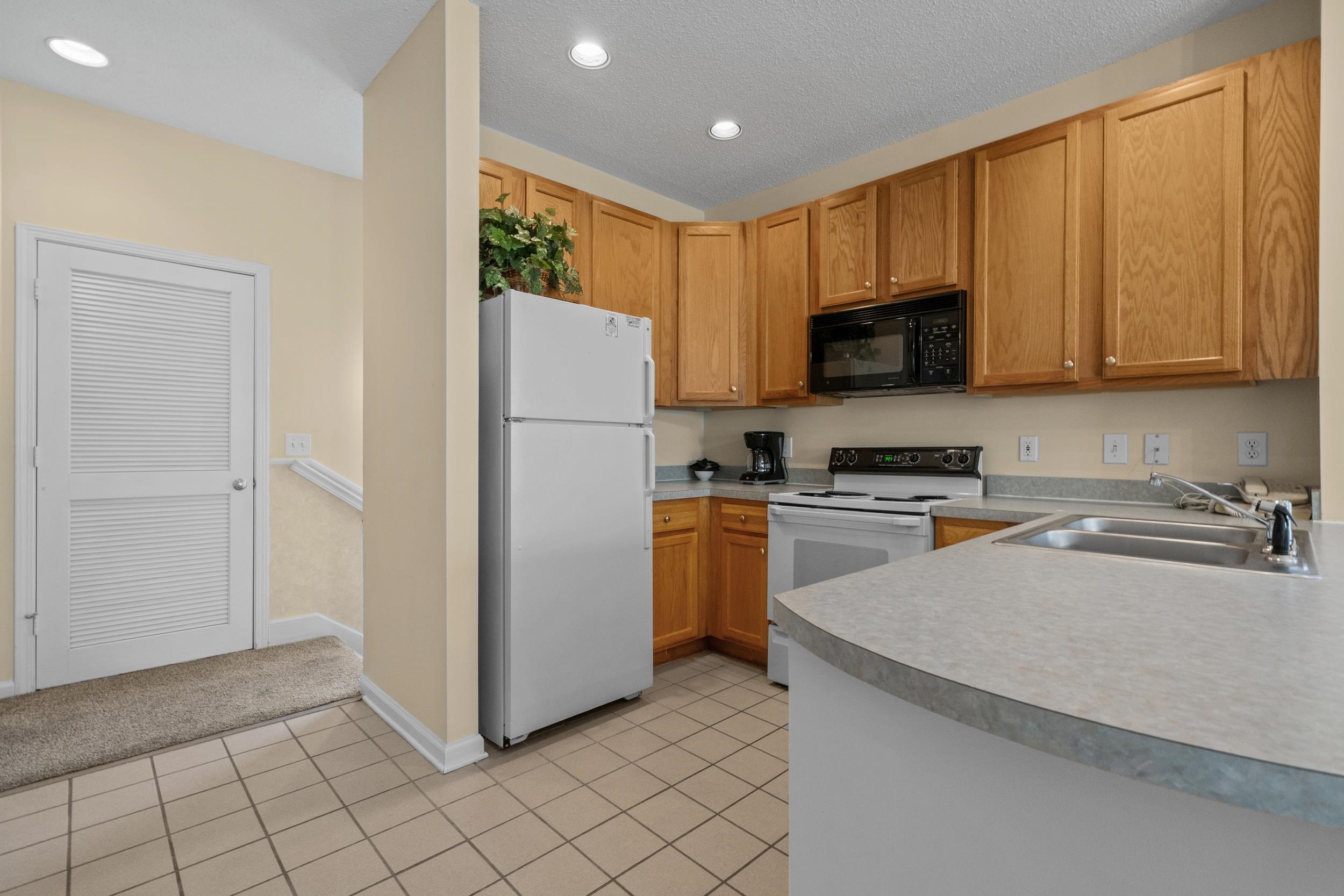 4545 Girvan Dr. Property Photo 13