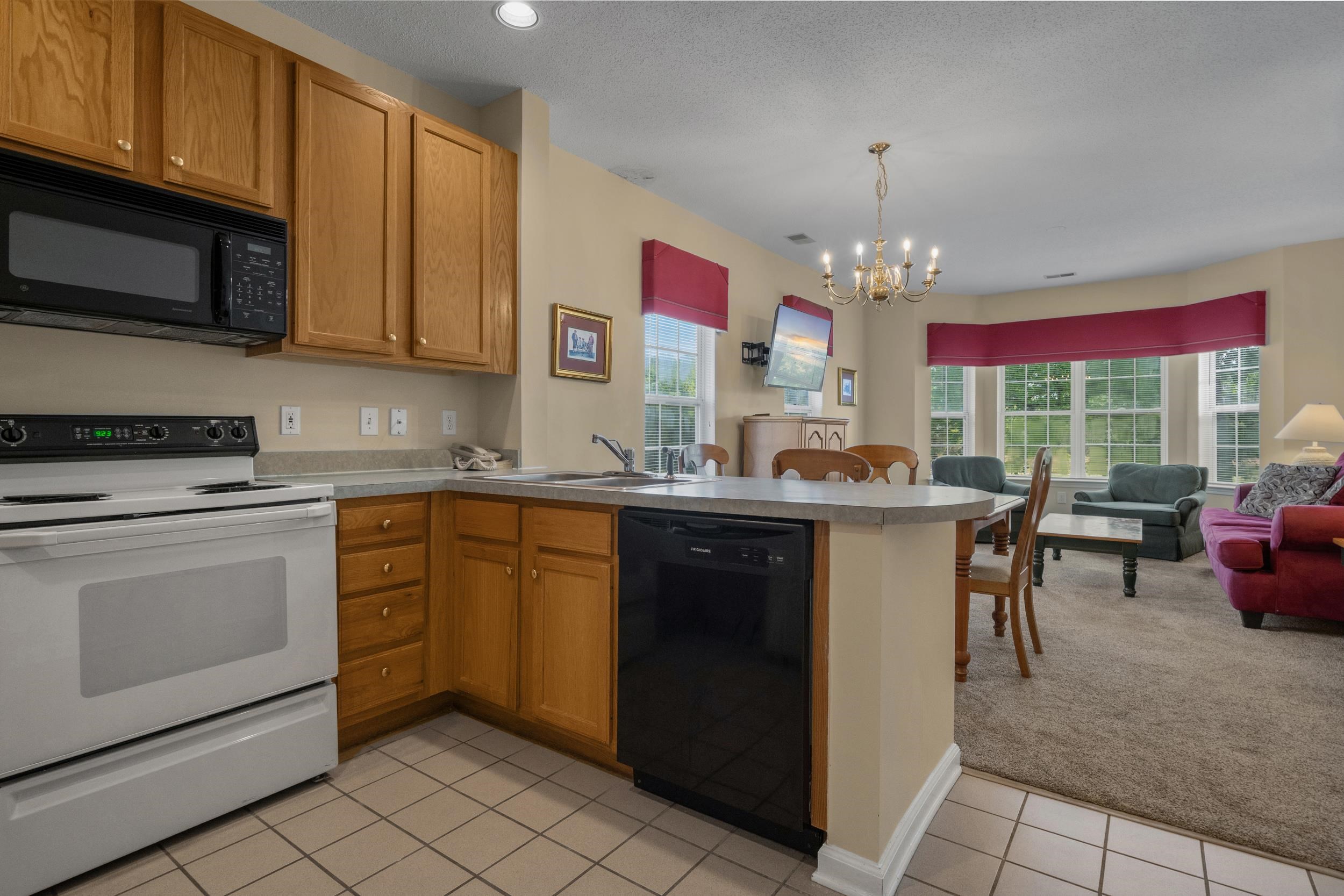 4545 Girvan Dr. Property Photo 15
