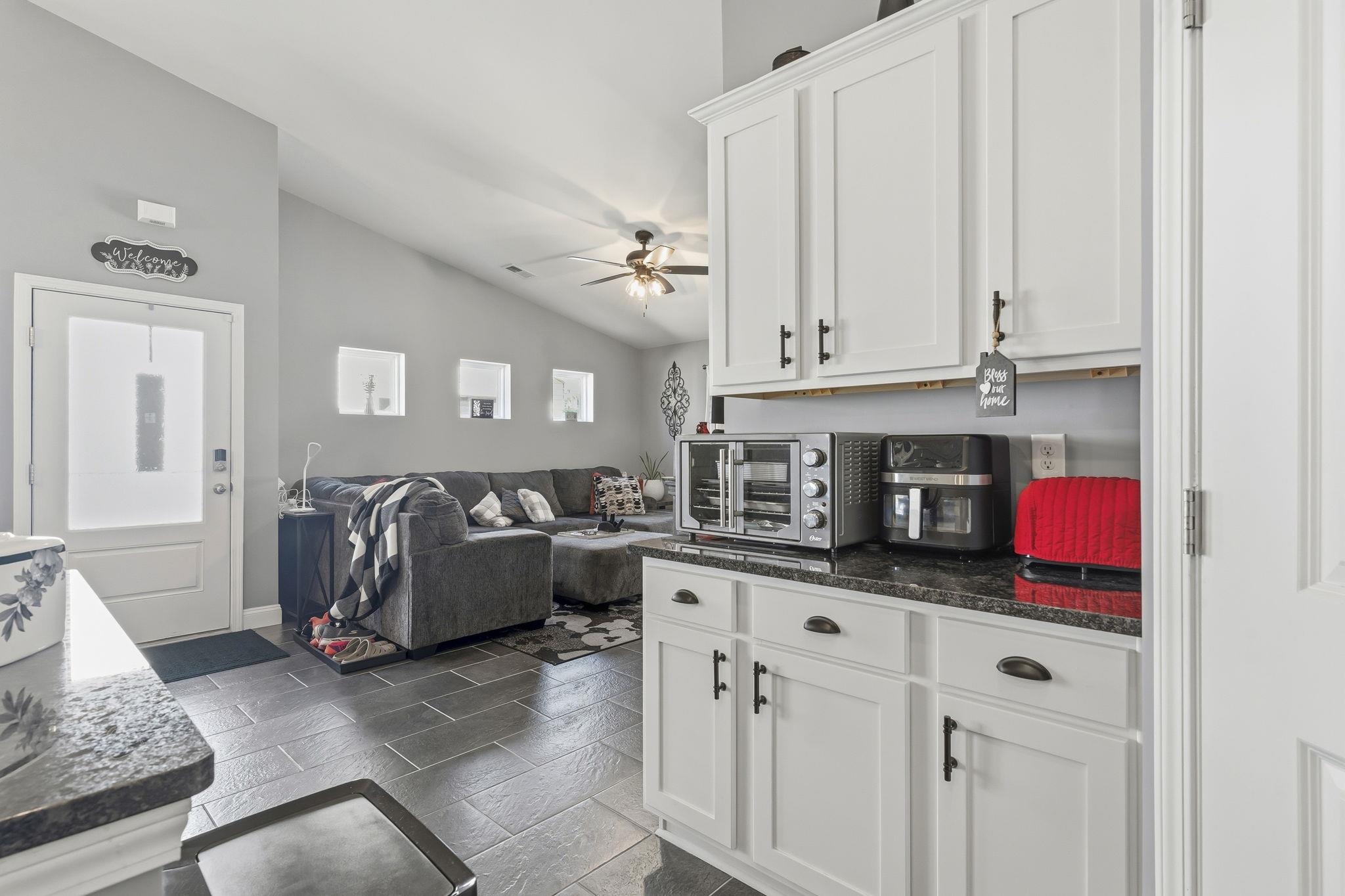 1560 Jardine Loop Property Photo 10