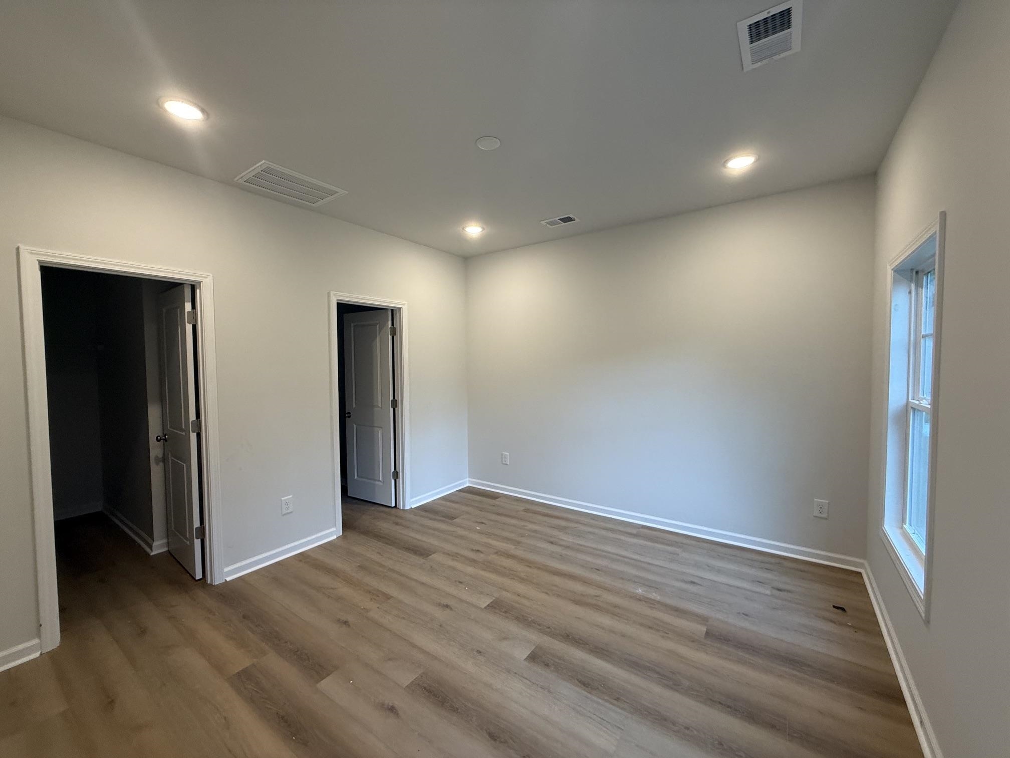 314 Huggins St Property Photo 4