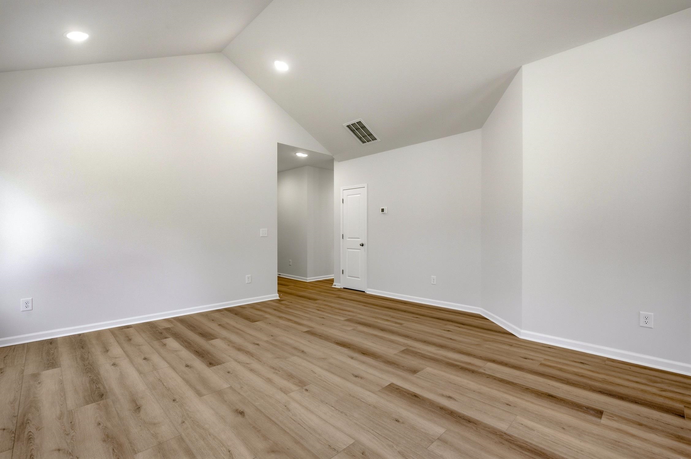 314 Huggins St Property Photo 6