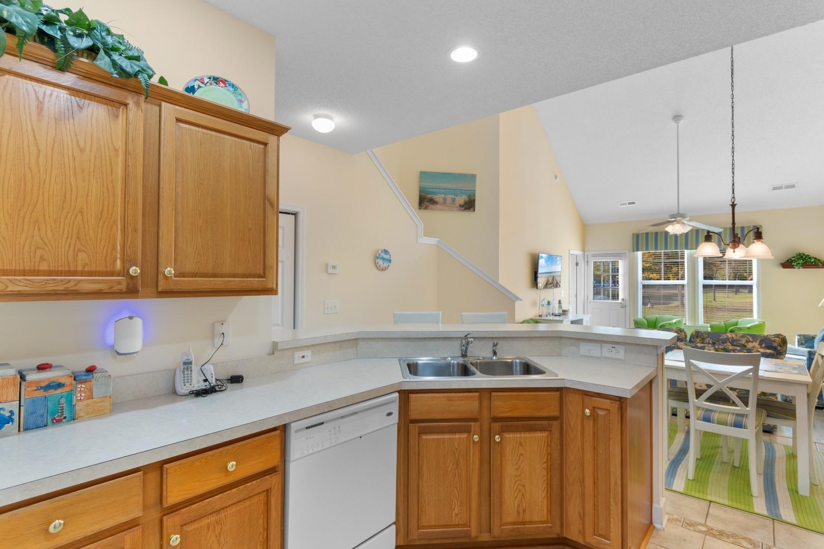 6172 Catalina Dr. Property Photo 3