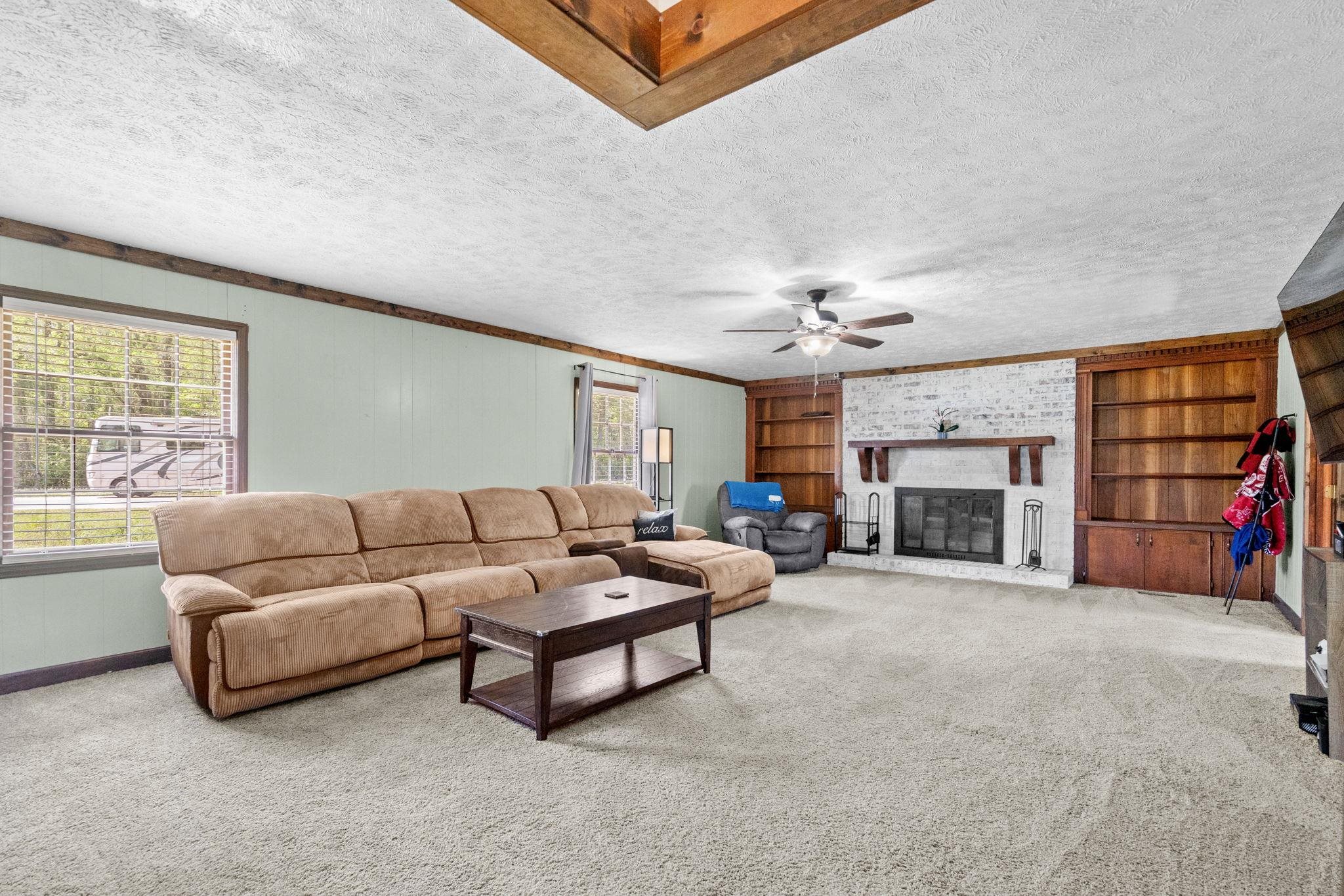 105 Twin City Circle Property Photo 3